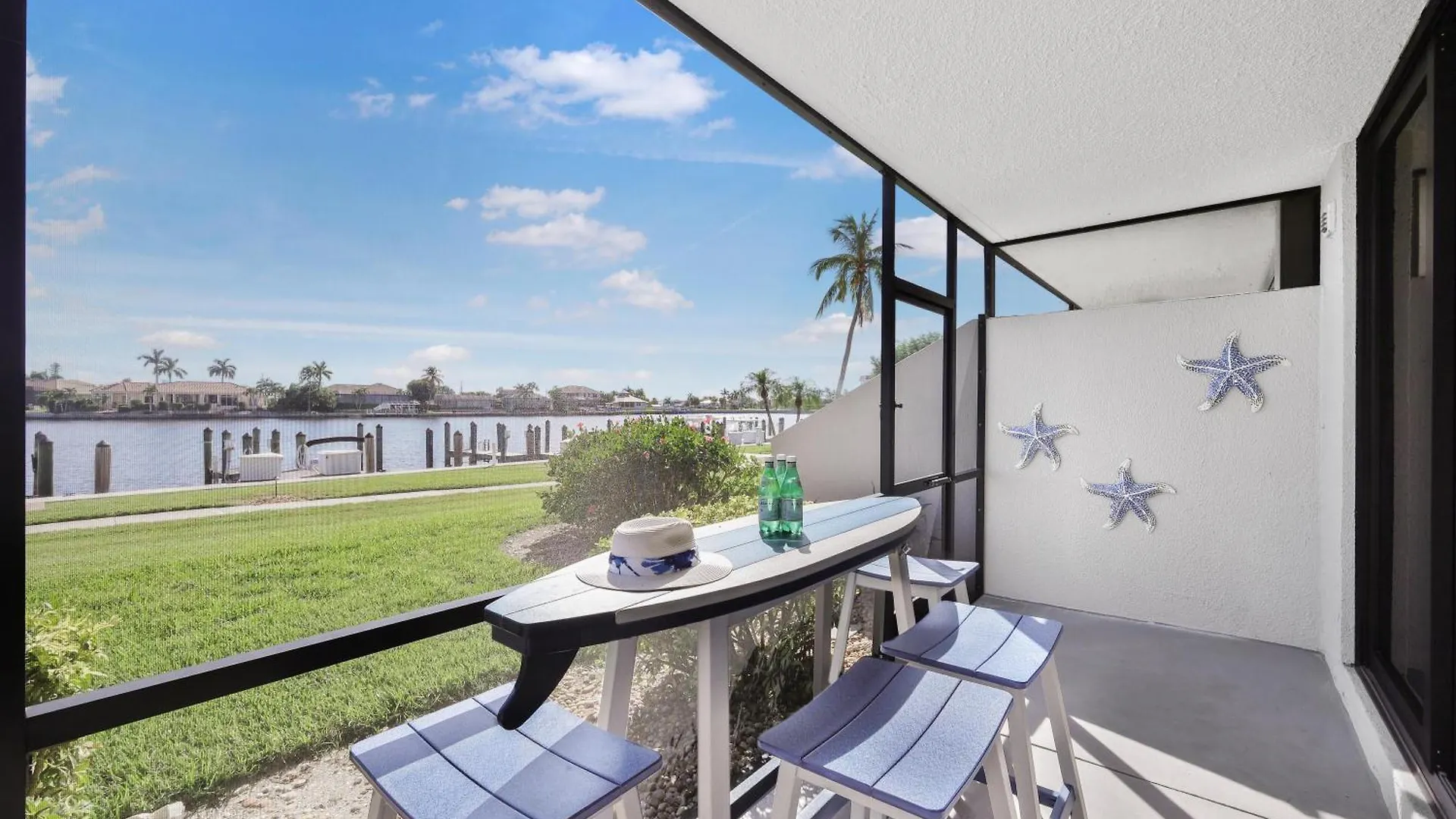 South Seas East C-112 Holiday home