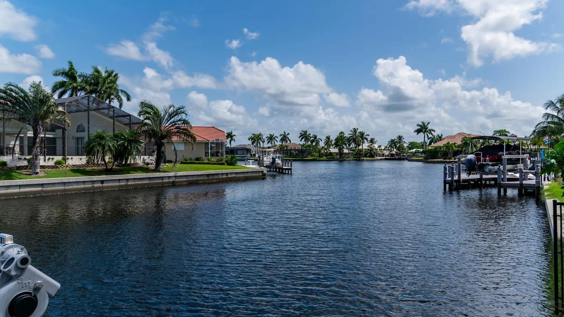 Holiday home New Listing I Luxurious Waterfront 4 Bed Island Retreat *