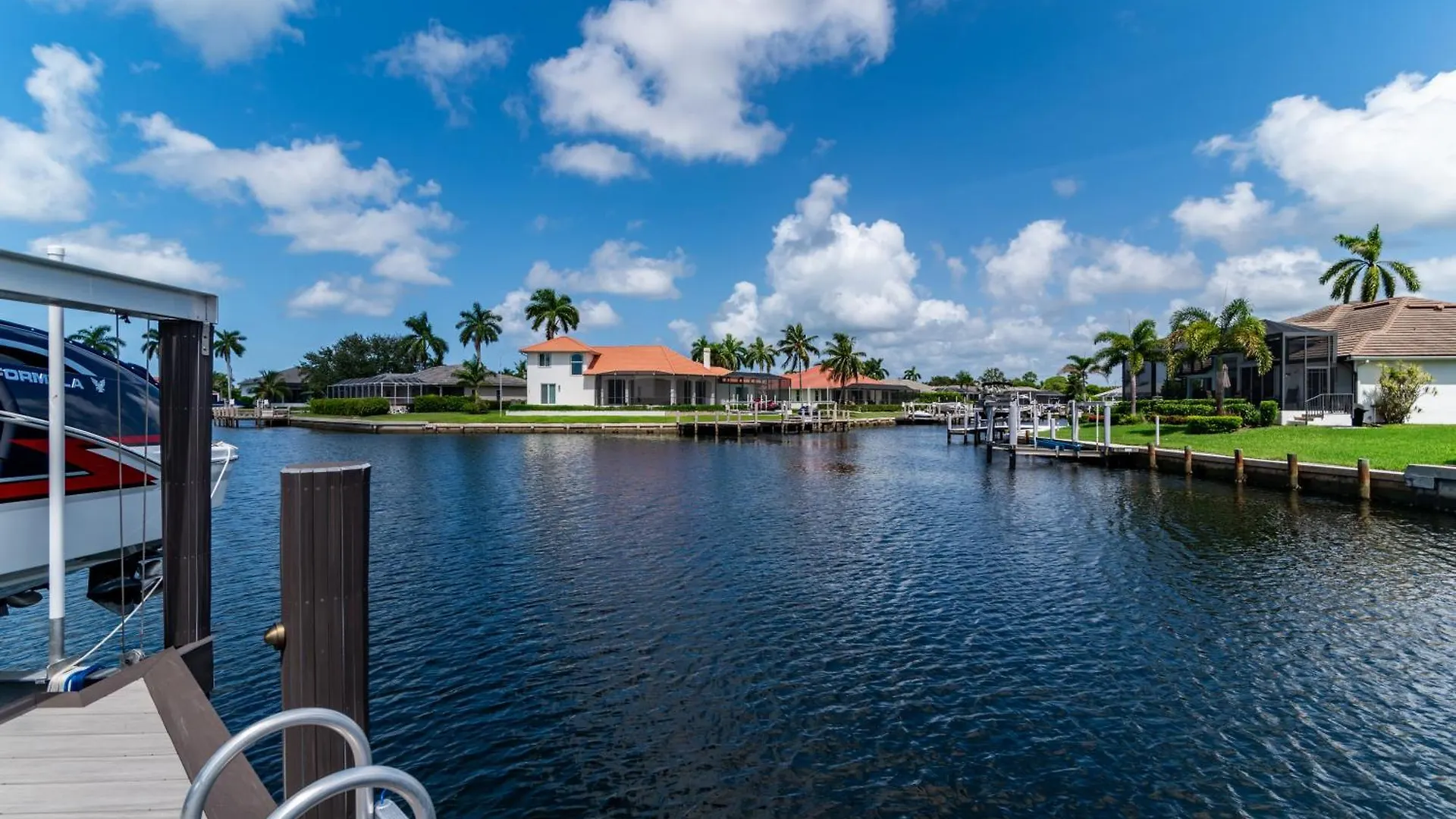 New Listing I Luxurious Waterfront 4 Bed Island Retreat