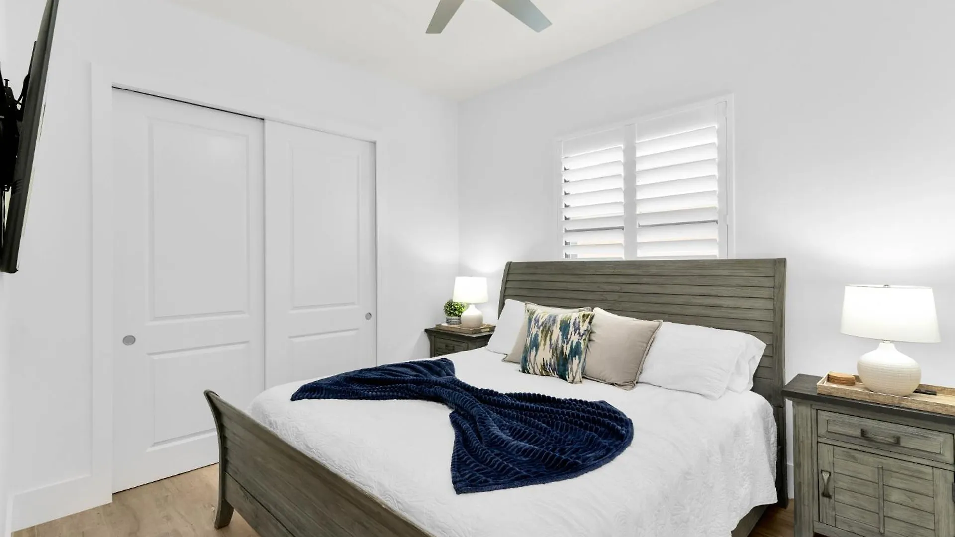 New Listing I Luxurious Waterfront 4 Bed Island Retreat *