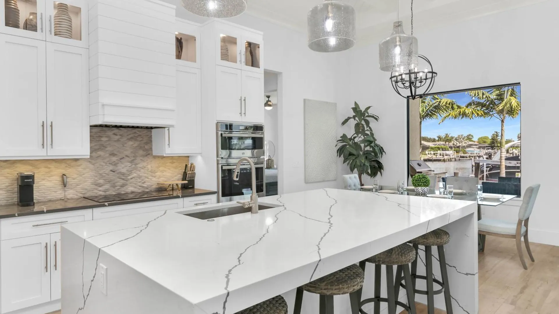 New Listing I Luxurious Waterfront 4 Bed Island Retreat Marco Island
