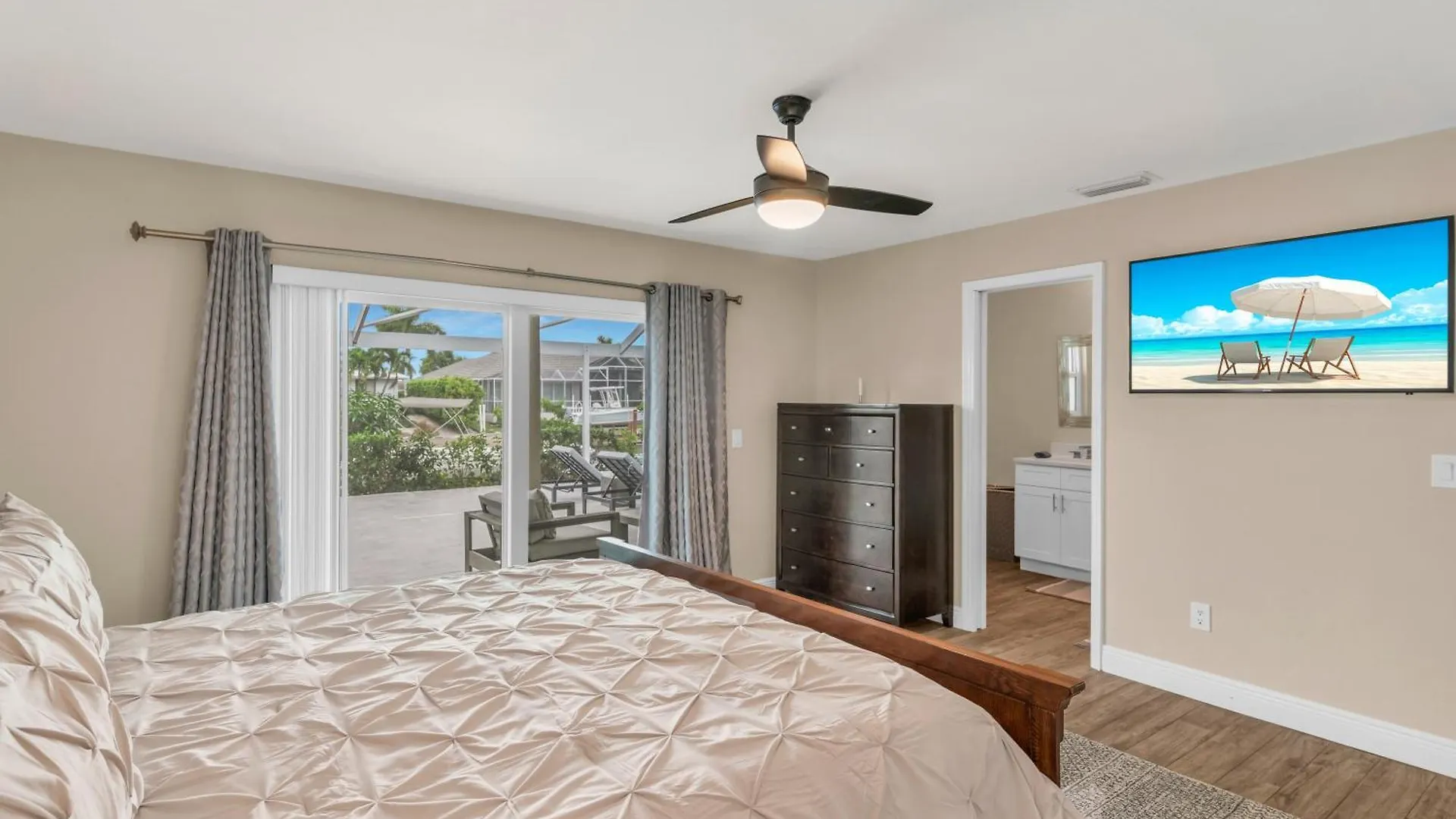 Waterfront Oasis Re-done Throughout! 1 Mile From Winterberry Access Pt Holiday home *