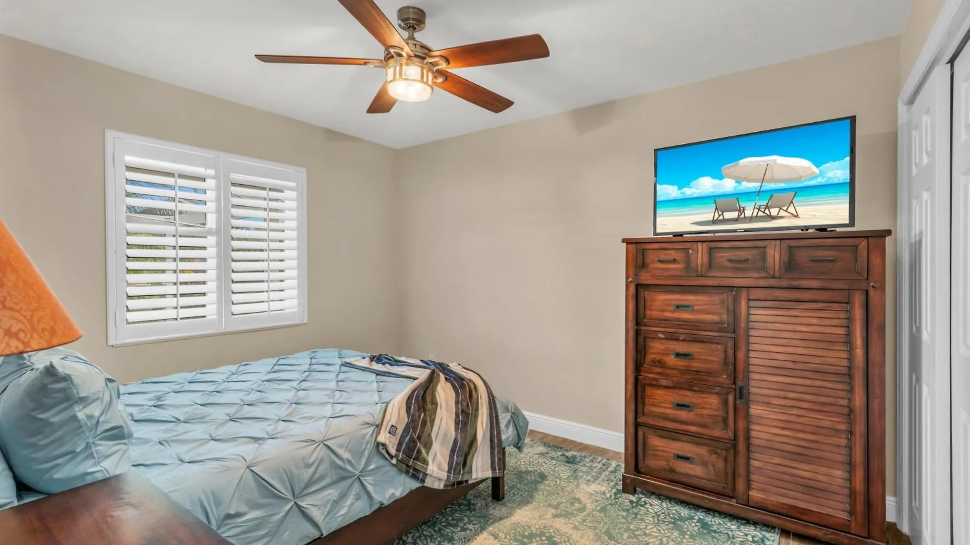 Waterfront Oasis Re-done Throughout! 1 Mile From Winterberry Access Pt Holiday home Marco Island
