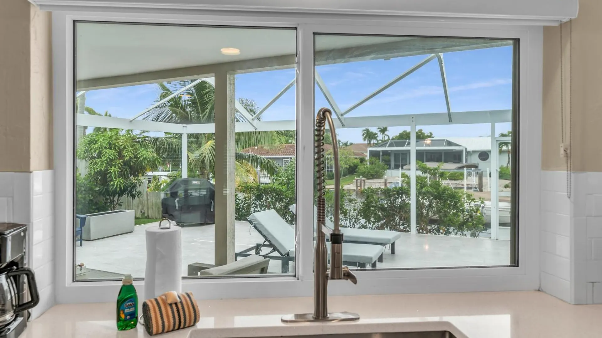 Waterfront Oasis Re-done Throughout! 1 Mile From Winterberry Access Pt * Marco Island