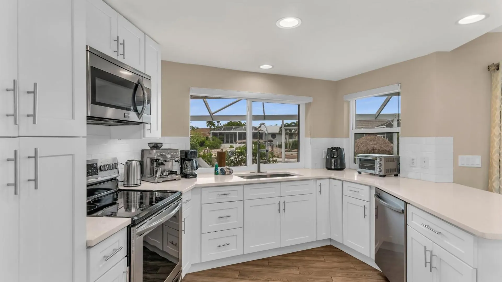 Holiday home Waterfront Oasis Re-done Throughout! 1 Mile From Winterberry Access Pt
