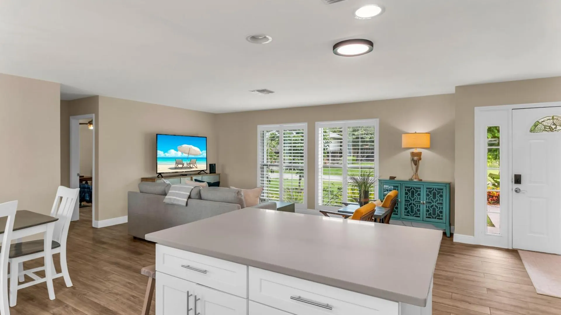 Waterfront Oasis Re-done Throughout! 1 Mile From Winterberry Access Pt Holiday home *