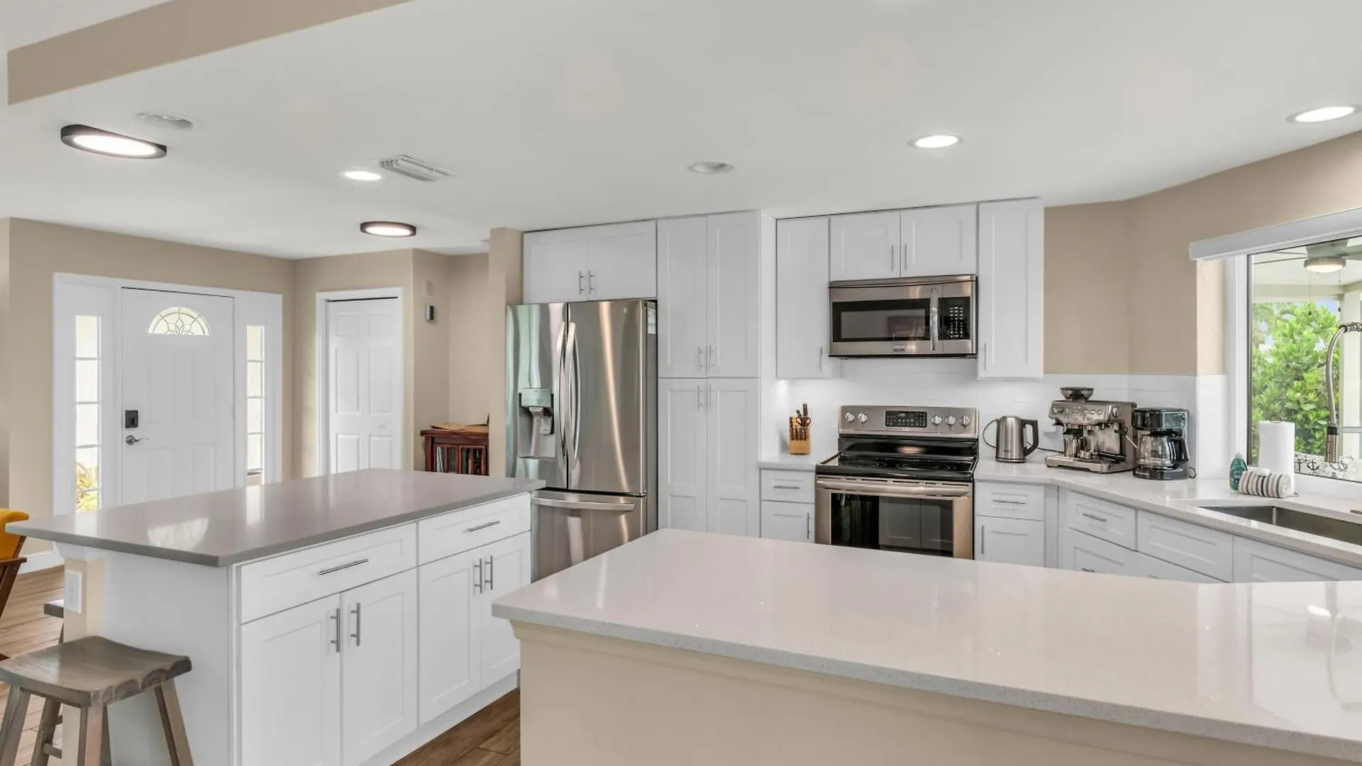 Waterfront Oasis Re-done Throughout! 1 Mile From Winterberry Access Pt Holiday home Marco Island