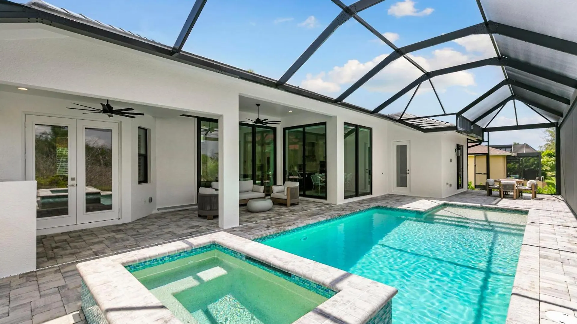 Walking Distance To The Beach! Extravagant 2024 Coastal Oasis Marco Island