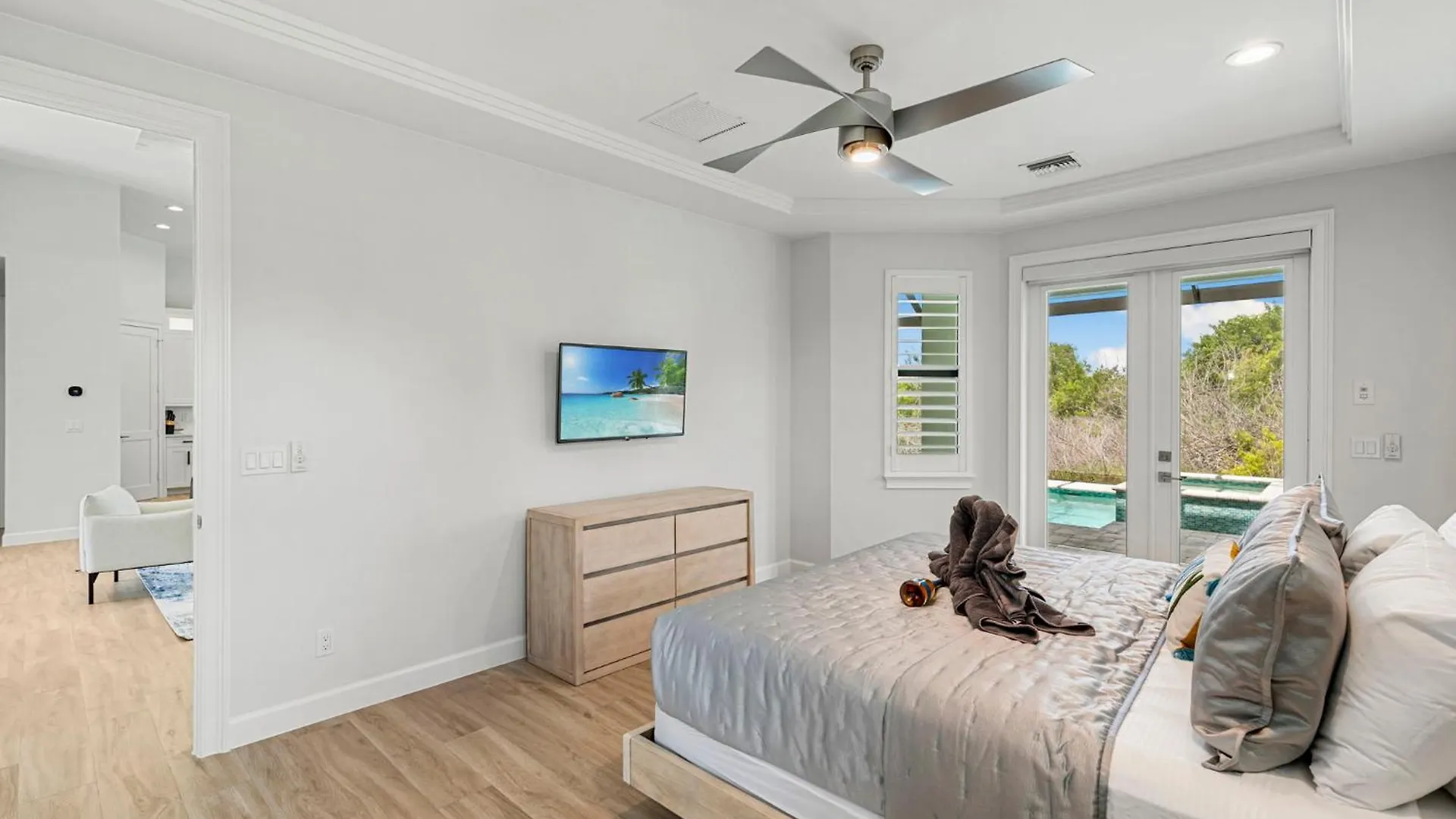 Walking Distance To The Beach! Extravagant 2024 Coastal Oasis Holiday home