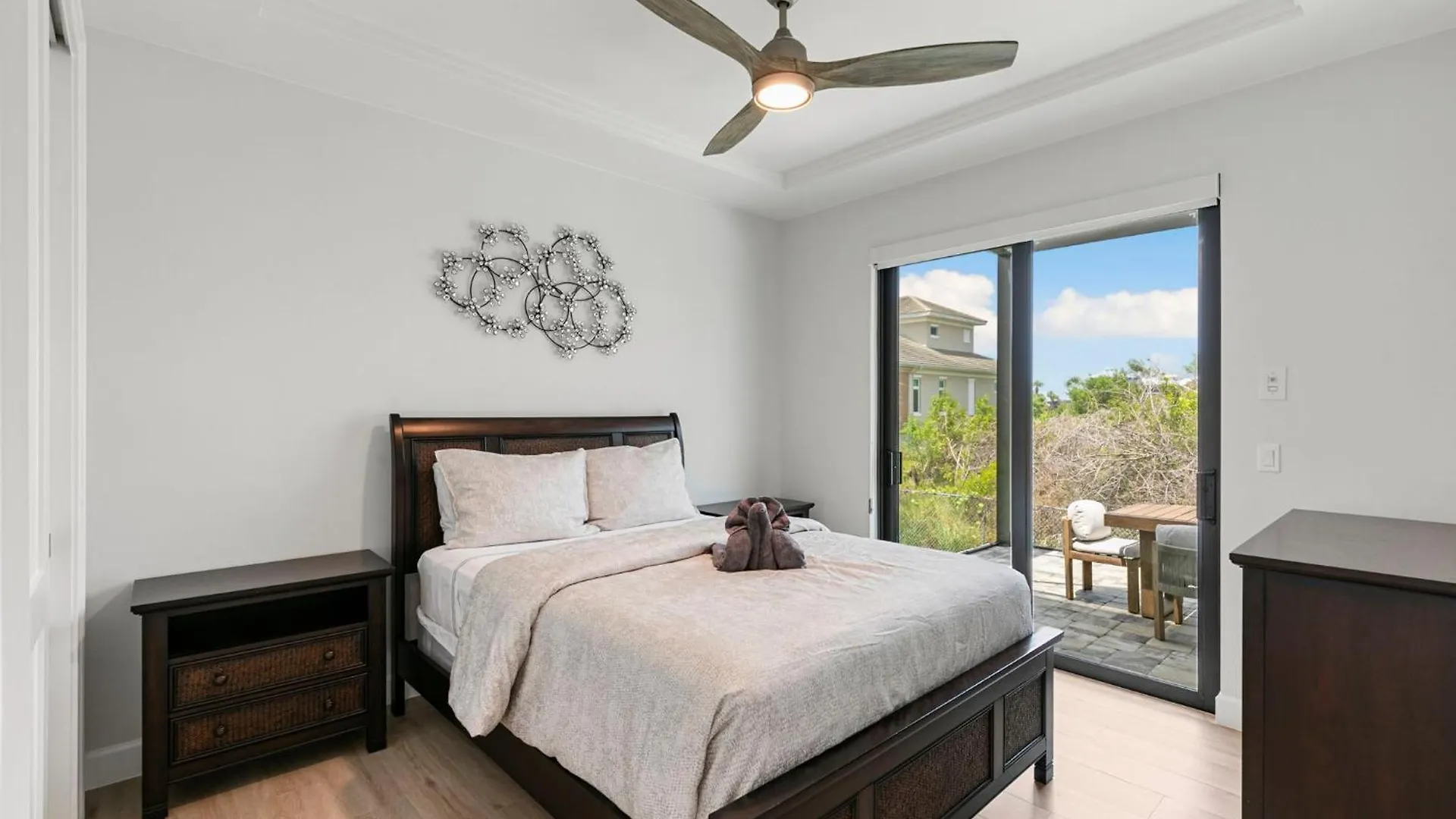 Walking Distance To The Beach! Extravagant 2024 Coastal Oasis Holiday home Marco Island