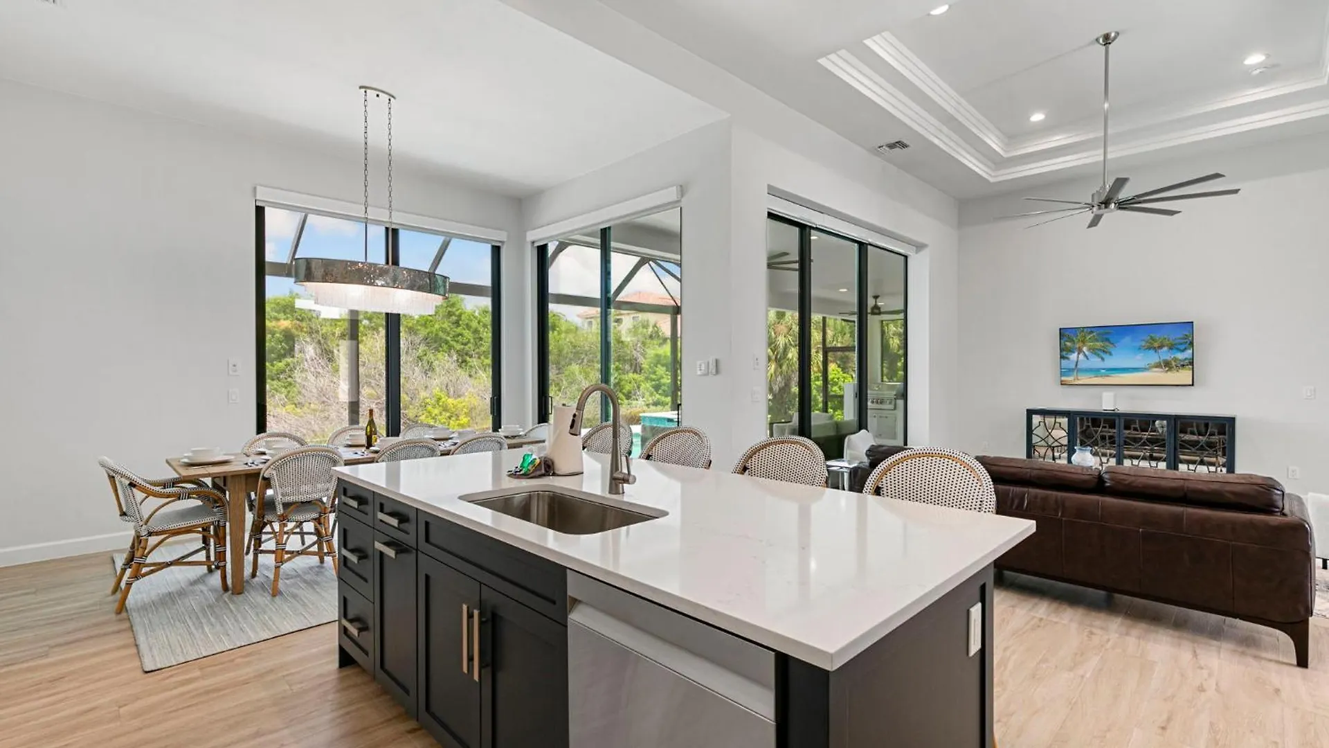 Walking Distance To The Beach! Extravagant 2024 Coastal Oasis * Marco Island