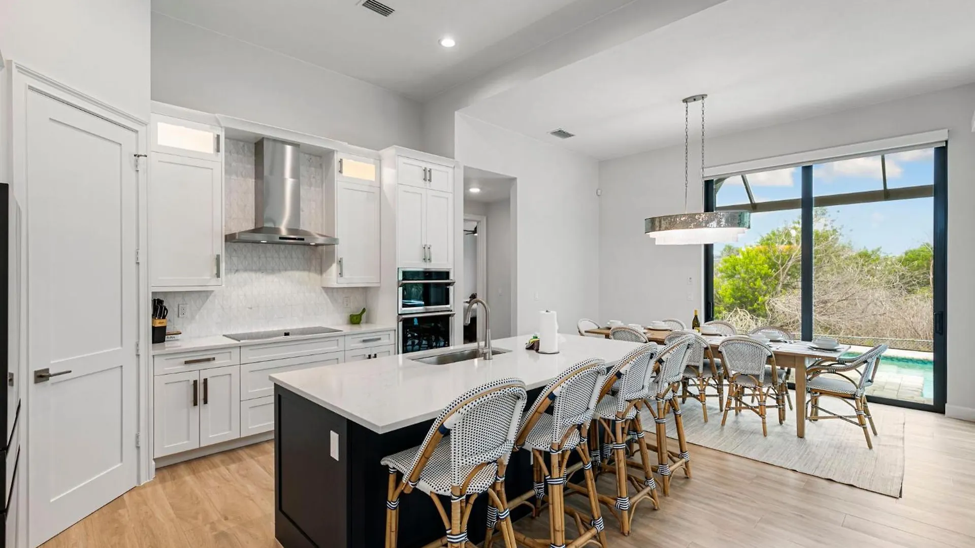 Walking Distance To The Beach! Extravagant 2024 Coastal Oasis * Marco Island
