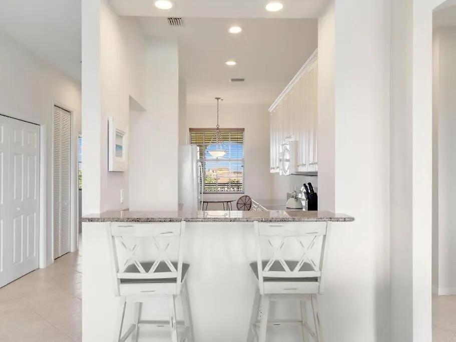 Elevated 886 Amazing Park View Apartment