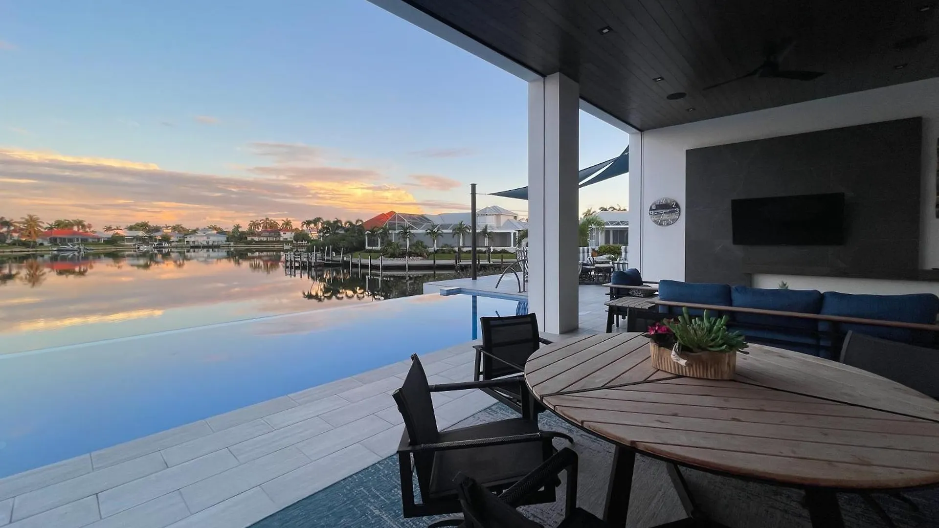 Luxe With Heated Infinity Pool On Marco Island!