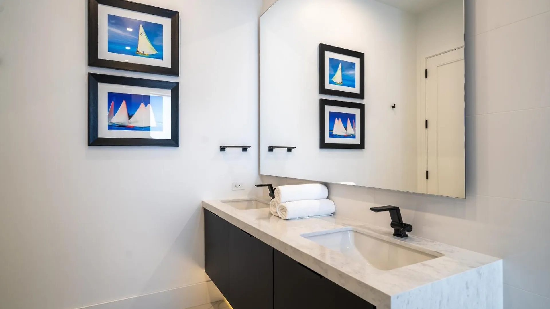Luxe With Heated Infinity Pool On Marco Island! Holiday home