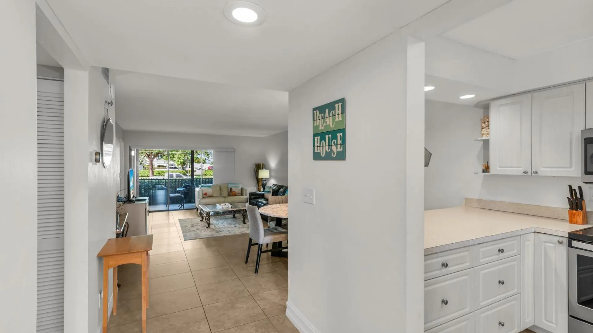 Prime Location Across Street From South Access Holiday home
