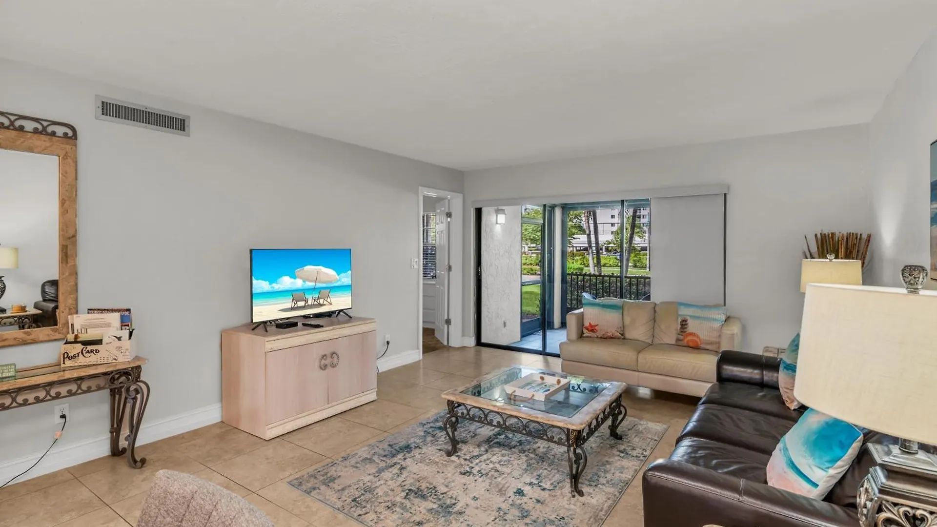 Holiday home Prime Location Across Street From South Access *