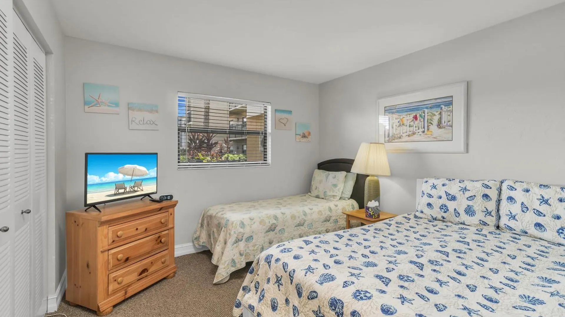 Prime Location Across Street From South Access Holiday home Marco Island