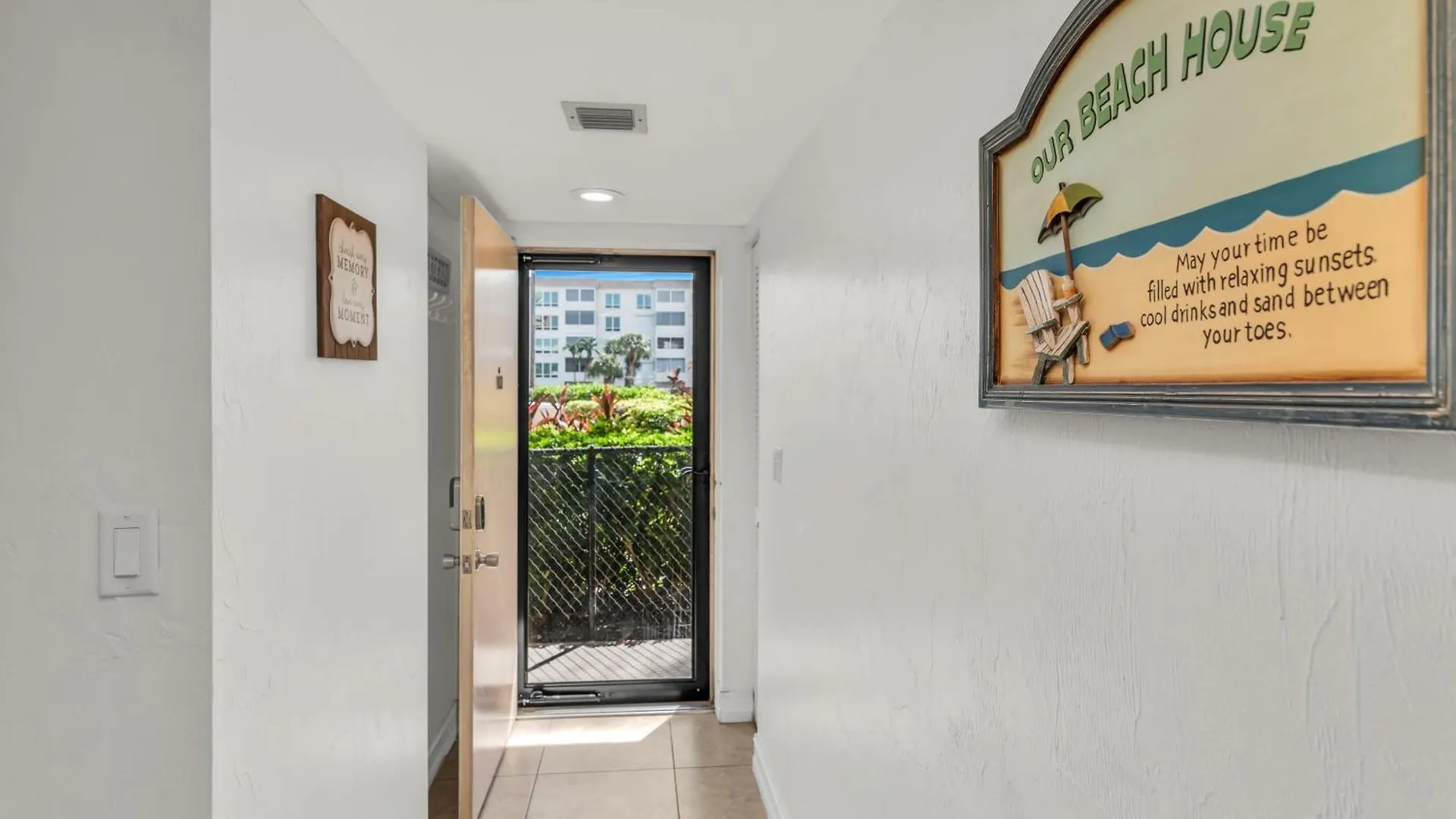Prime Location Across Street From South Access Holiday home