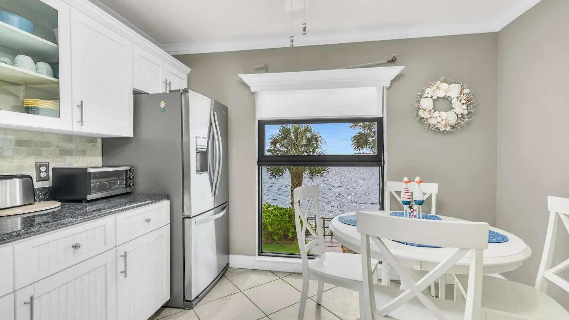 Perfect Waterfront Getaway On Marco River *