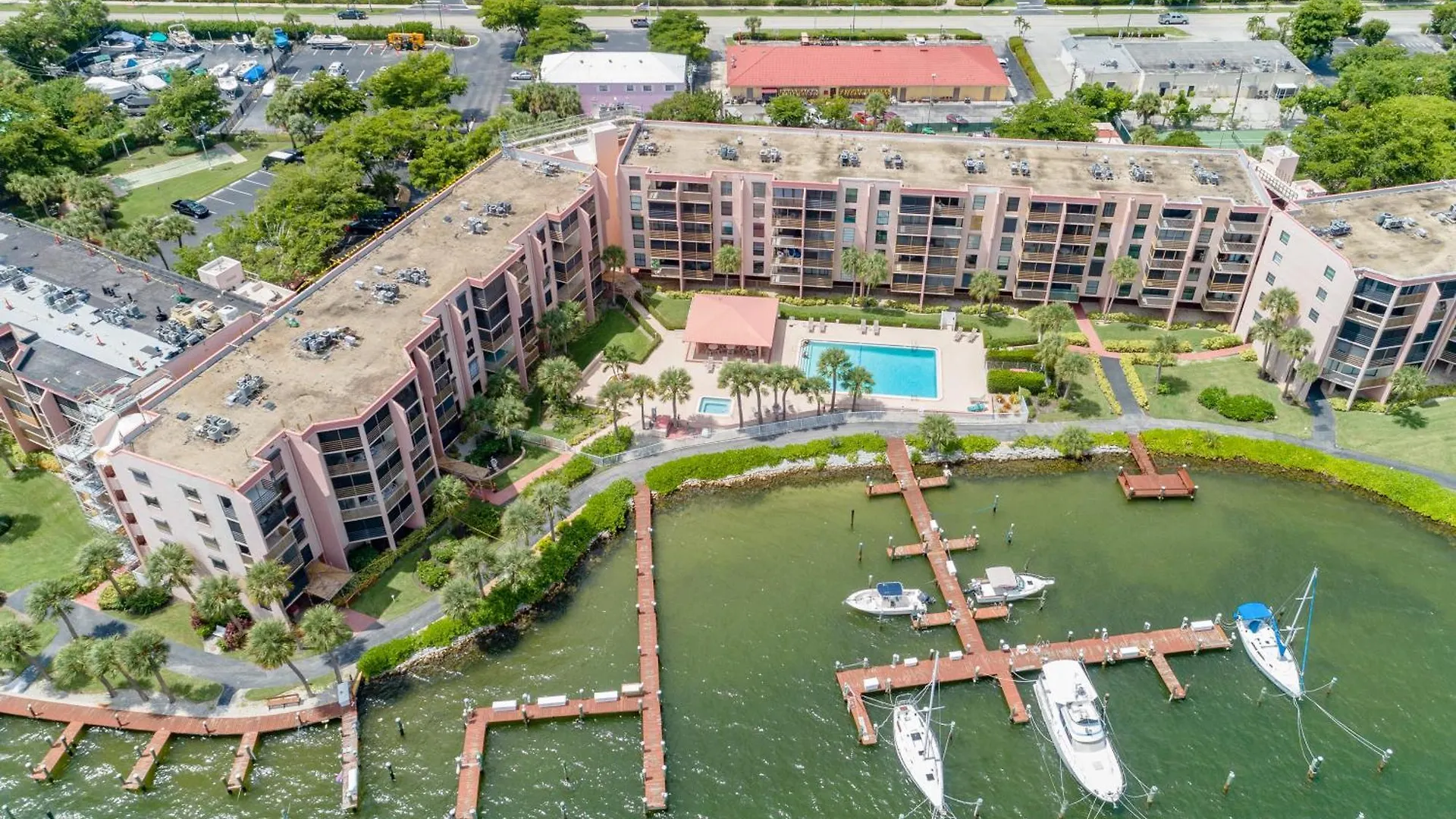 Perfect Waterfront Getaway On Marco River Holiday home