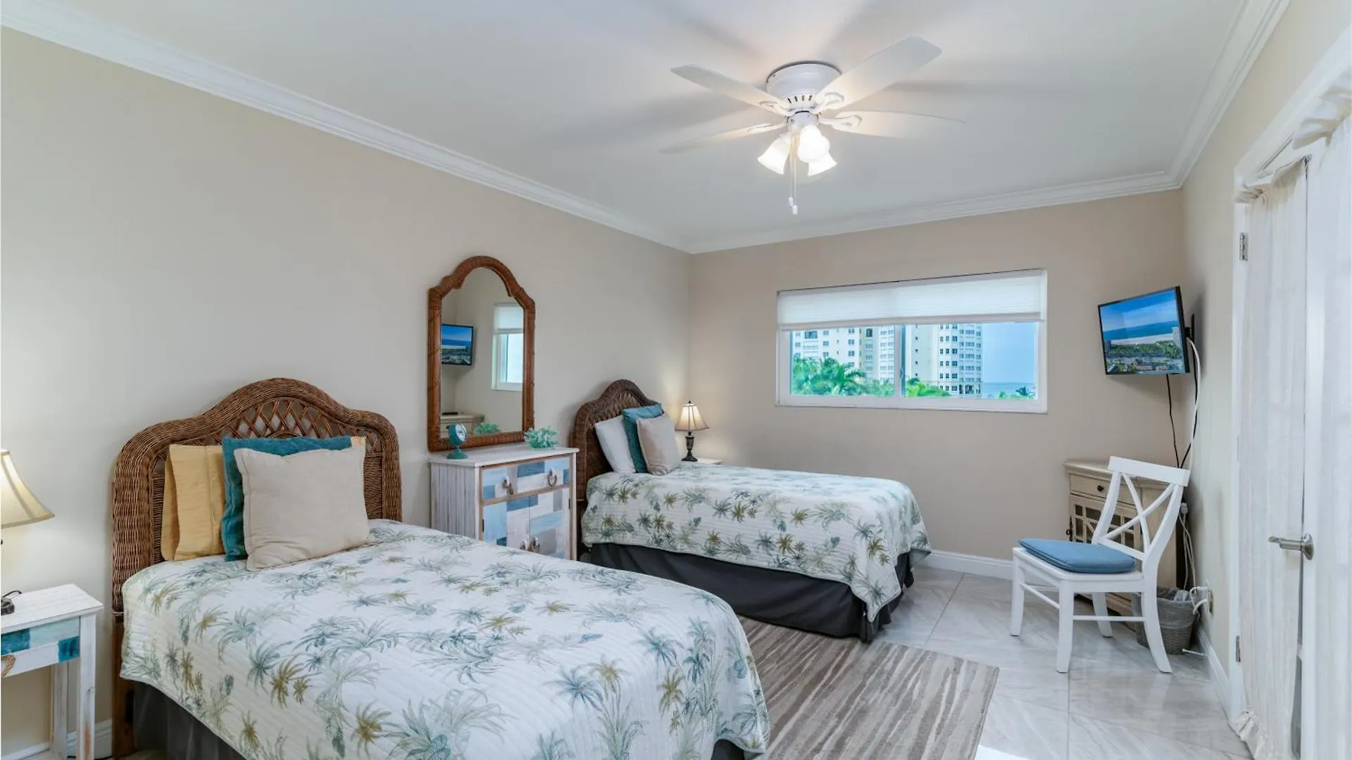 Holiday home Floor Condo, Steps Away From Jw Marriott And Access!! *