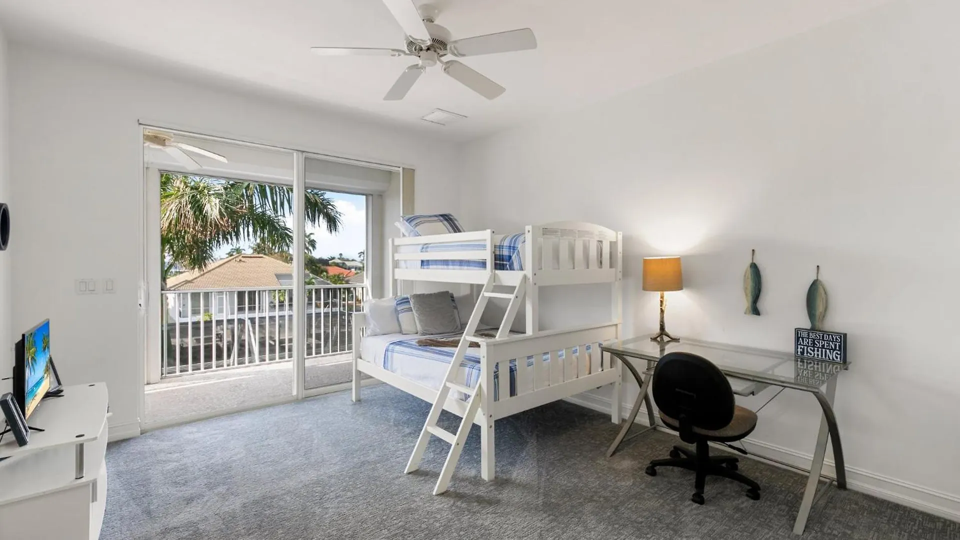 Unique 5 Bed Waterfront Woodbine Ct With Private Pool *
