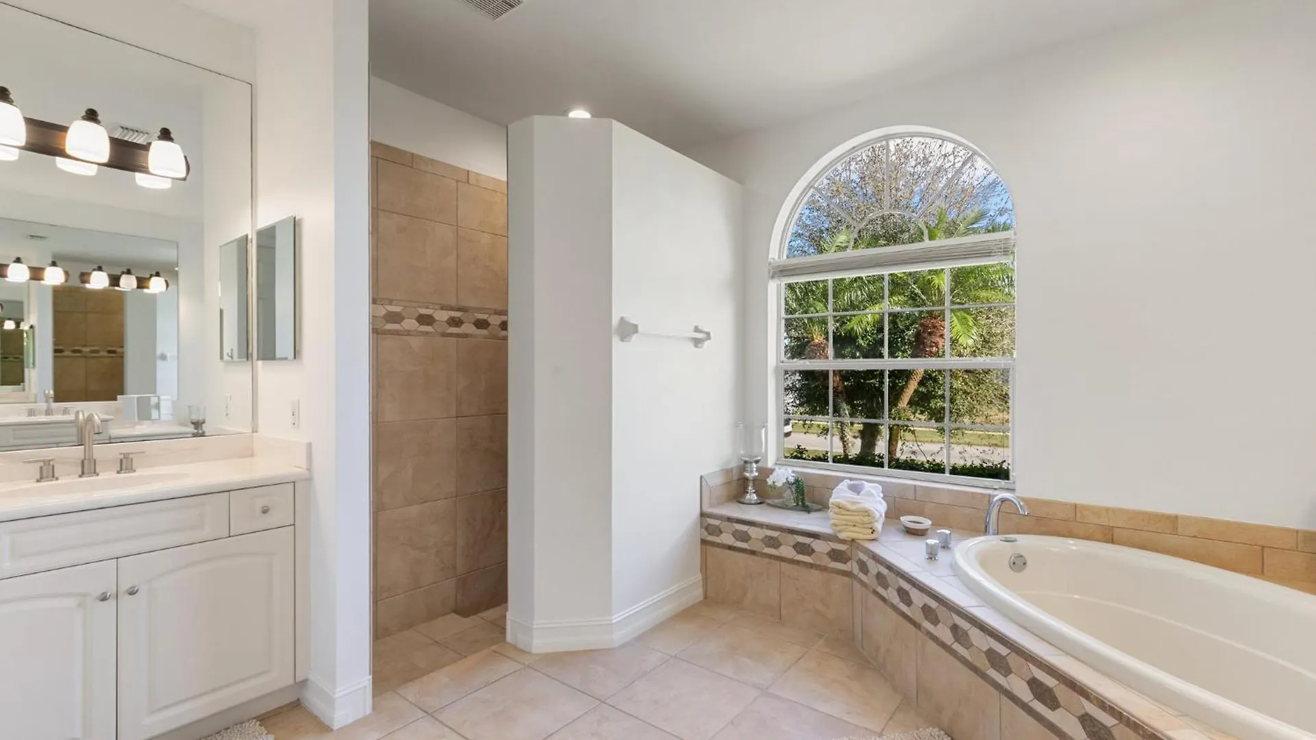 Unique 5 Bed Waterfront Woodbine Ct With Private Pool Holiday home *