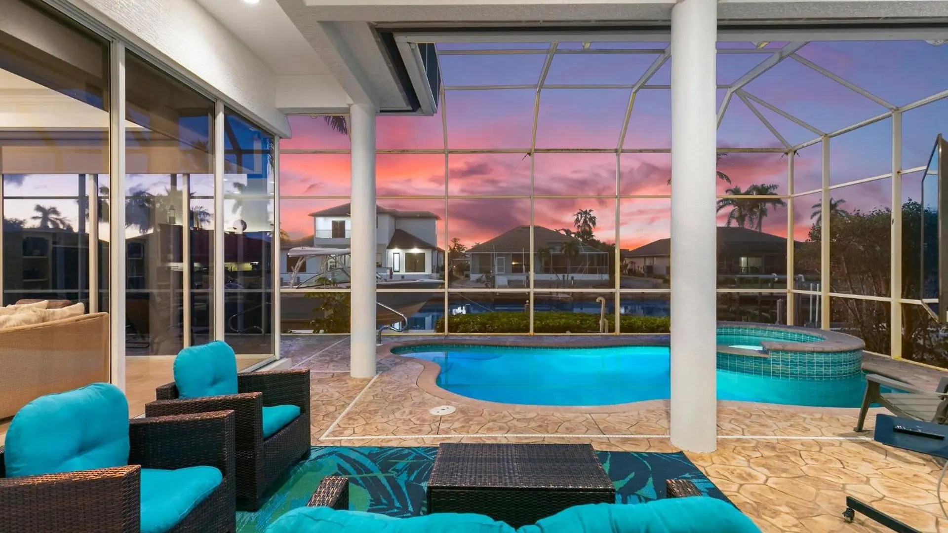 Holiday home Unique 5 Bed Waterfront Woodbine Ct With Private Pool *