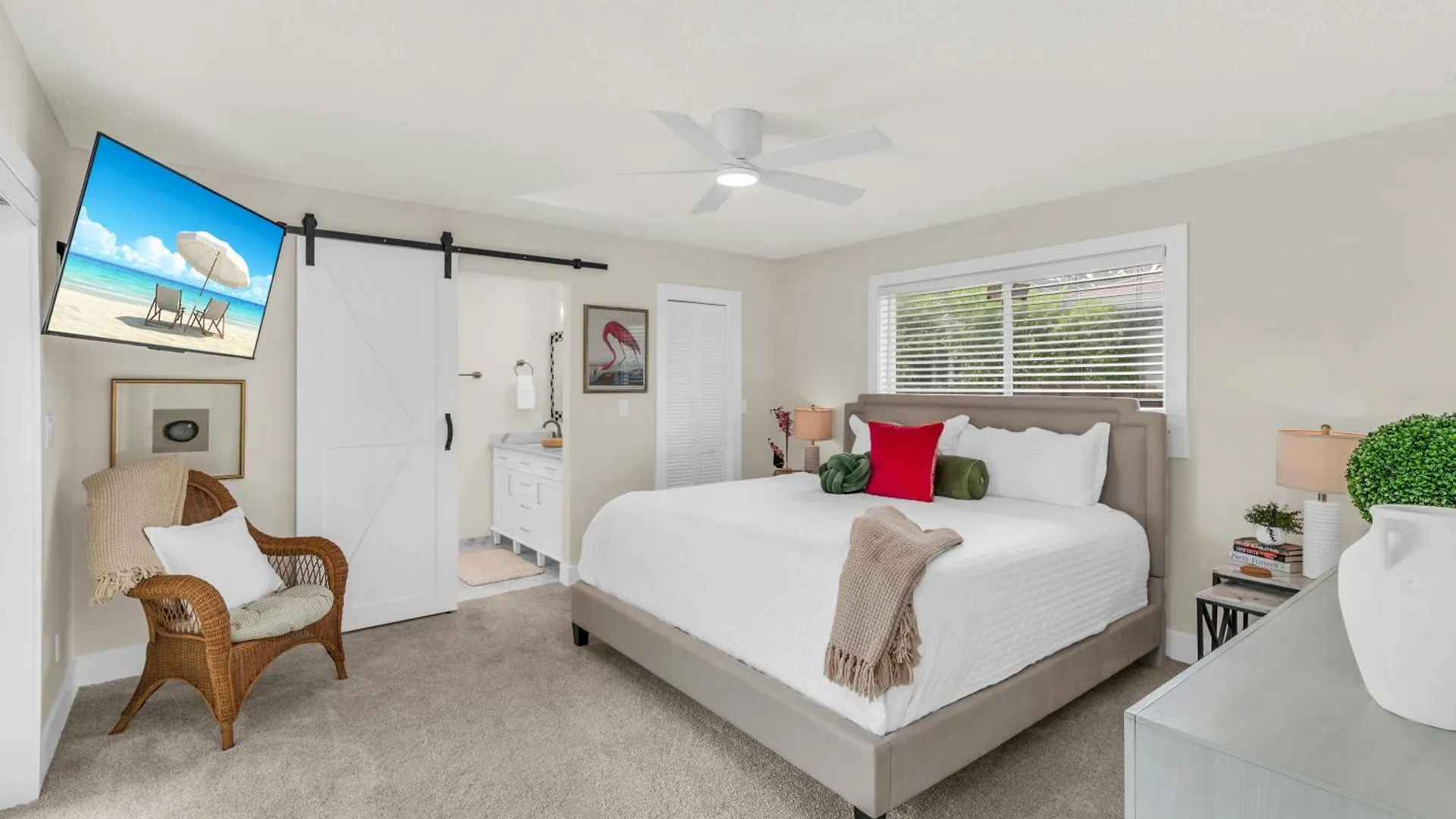 New Listing I Stunning 4 Bed I Heated Pool & Hot Tub *
