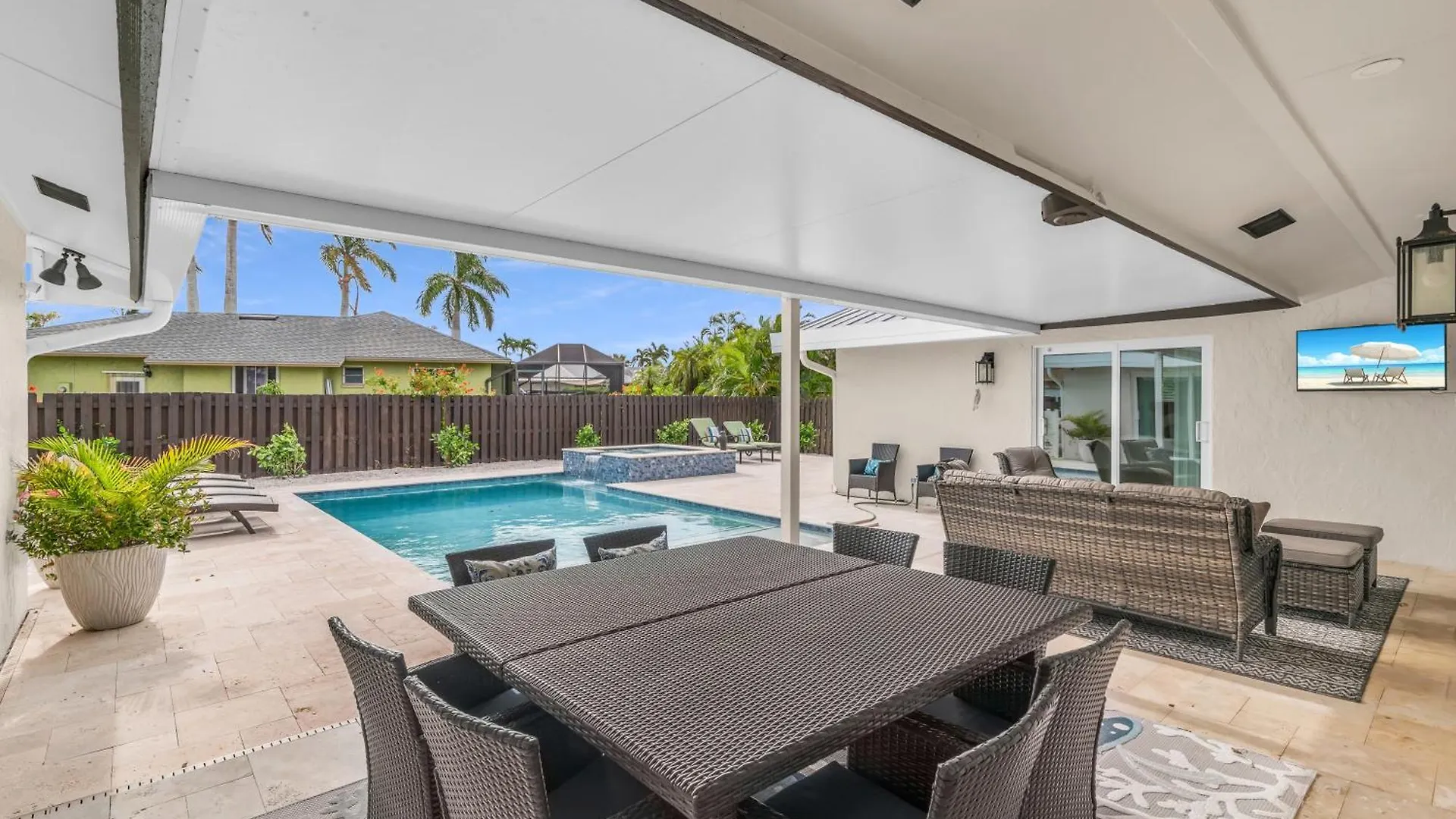 Holiday home New Listing I Stunning 4 Bed I Heated Pool & Hot Tub *
