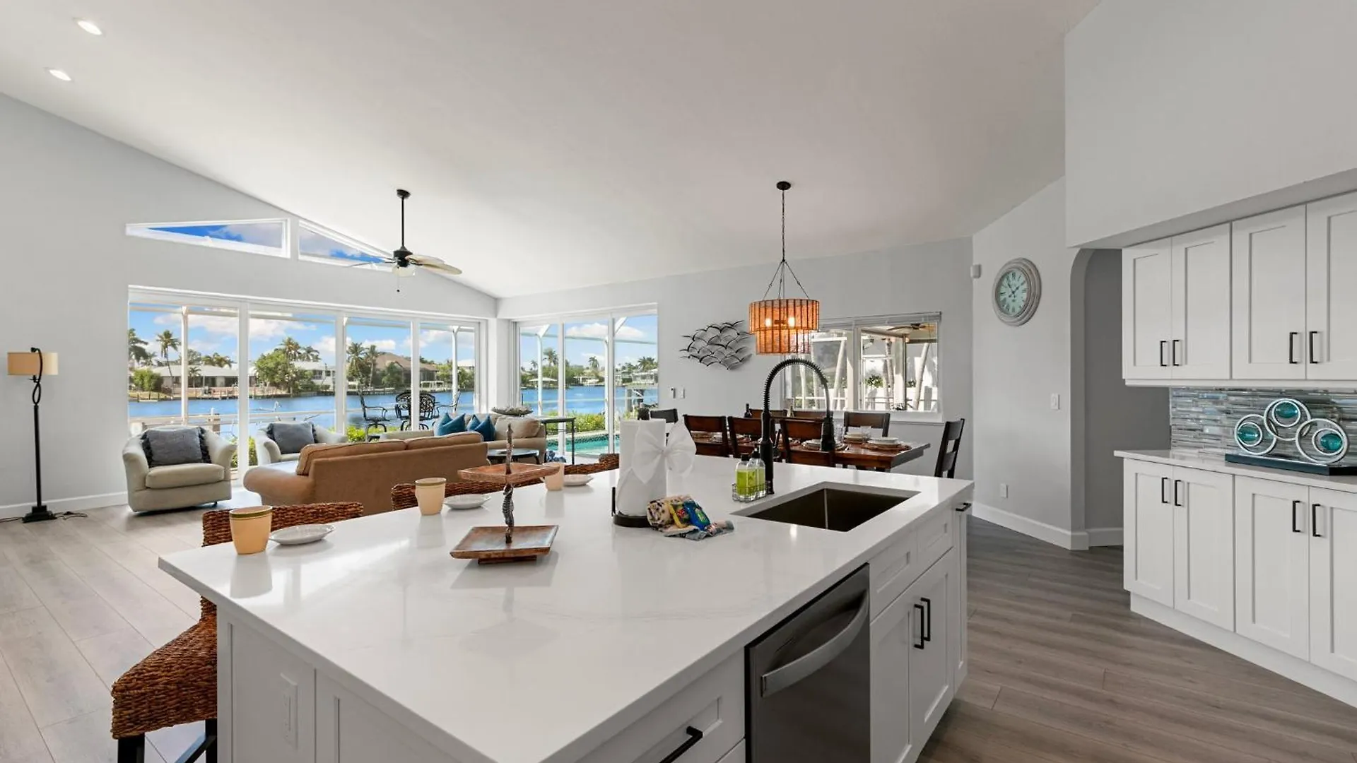 New 2024 Renovation! Gorgeous Island Oasis With Sw Exposure On Holiday home Marco Island