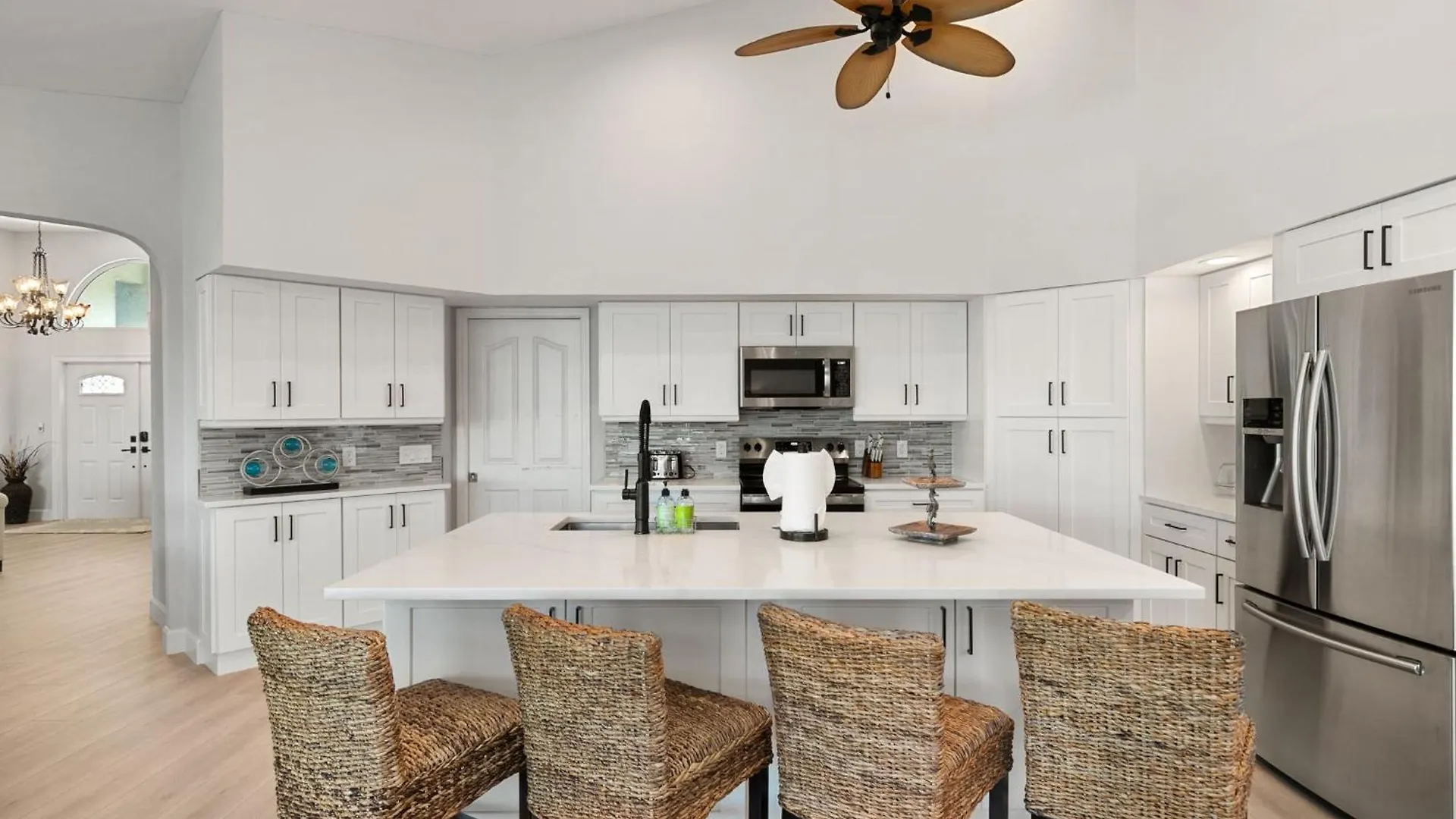 New 2024 Renovation! Gorgeous Island Oasis With Sw Exposure On * Marco Island