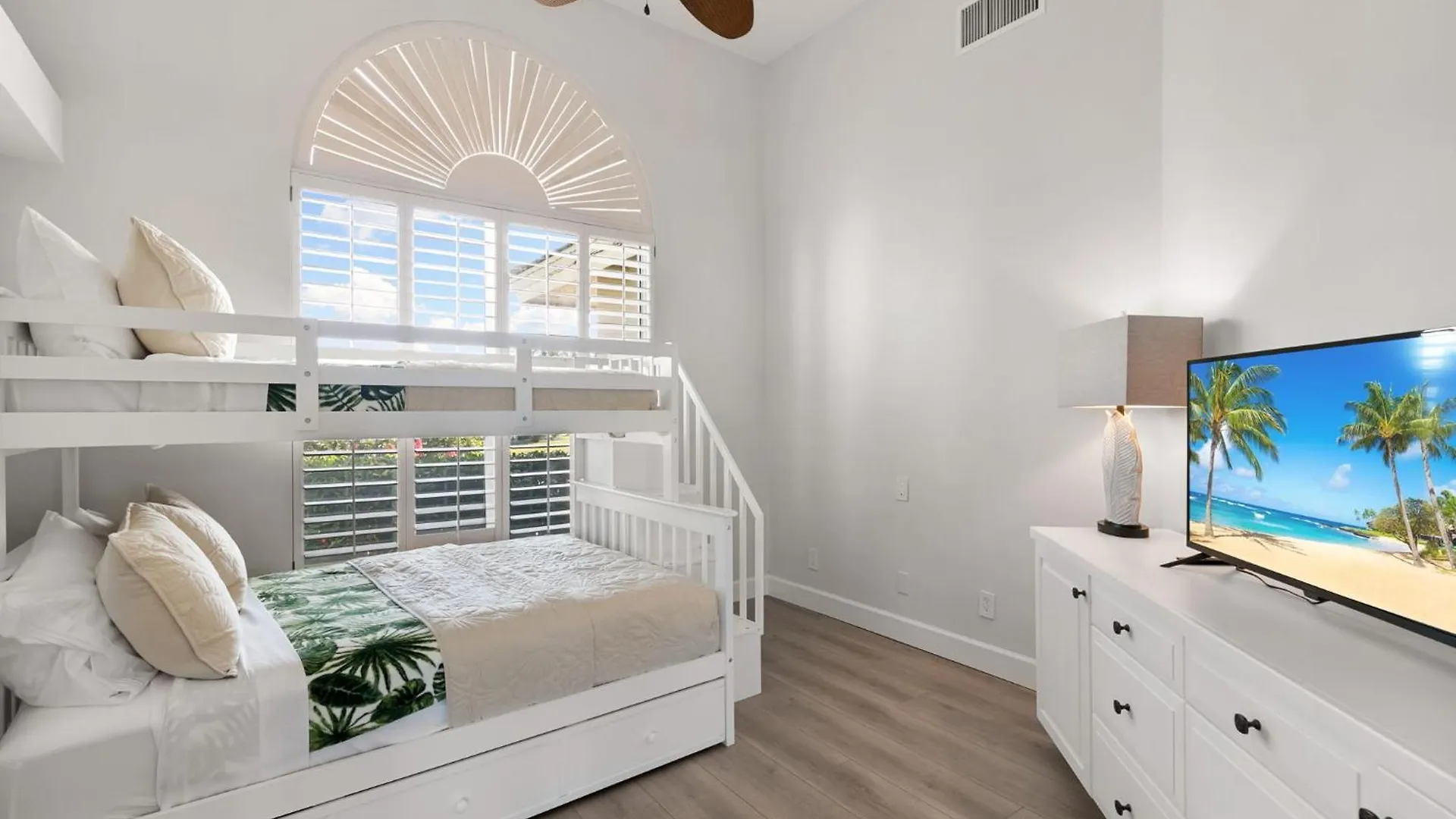 New 2024 Renovation! Gorgeous Island Oasis With Sw Exposure On Holiday home Marco Island