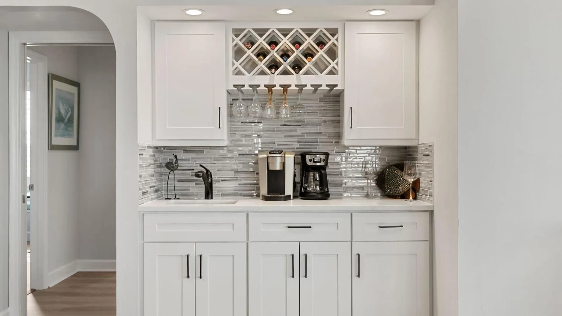 New 2024 Renovation! Gorgeous Island Oasis With Sw Exposure On Marco Island