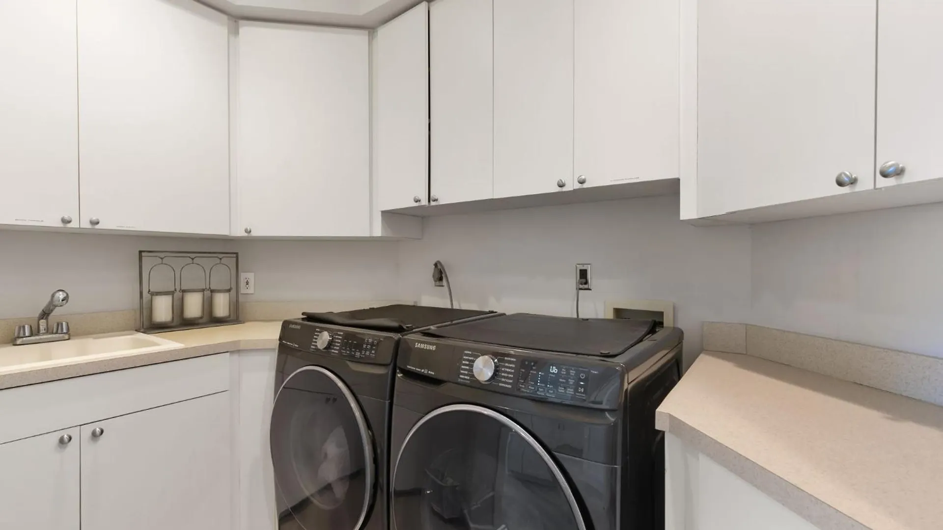 New 2024 Renovation! Gorgeous Island Oasis With Sw Exposure On Holiday home Marco Island