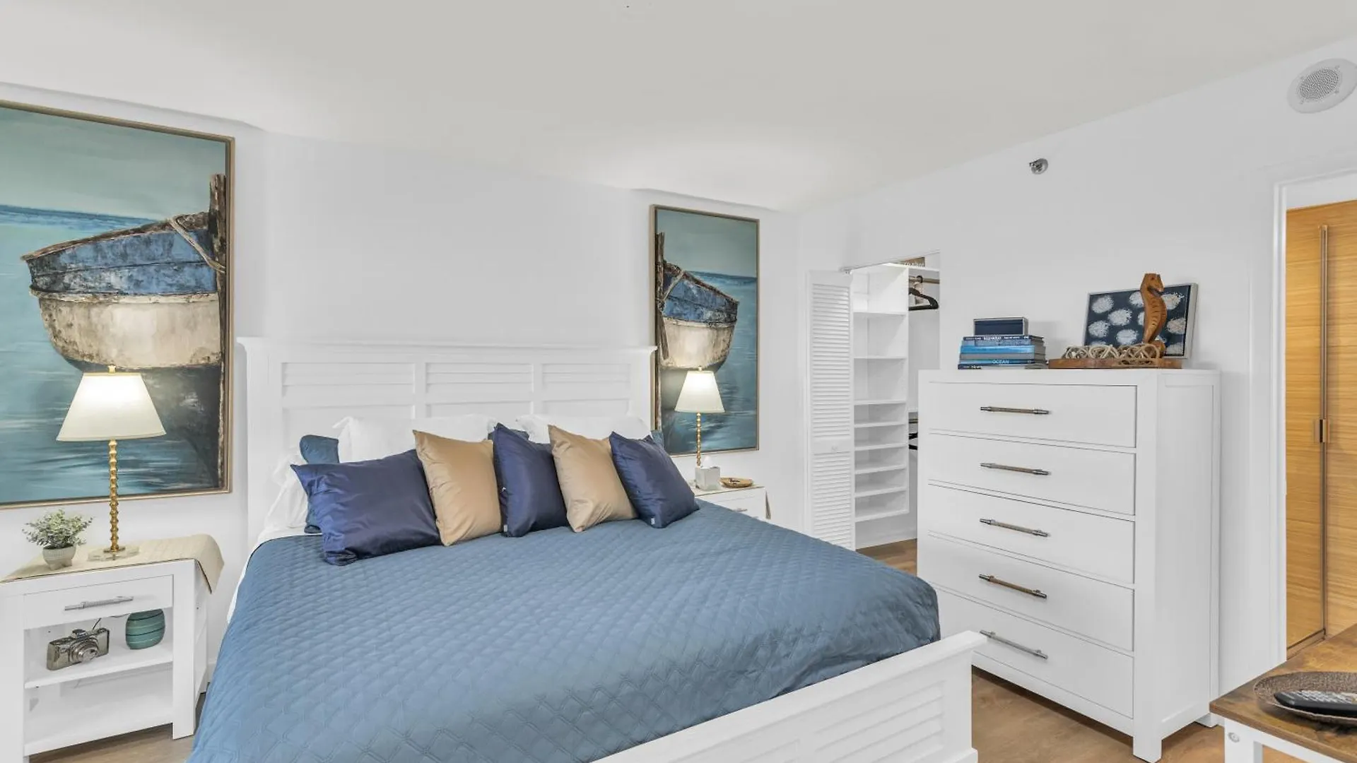 Charming 2 Bed South End Beachfront At Popular Somerset Holiday home Marco Island