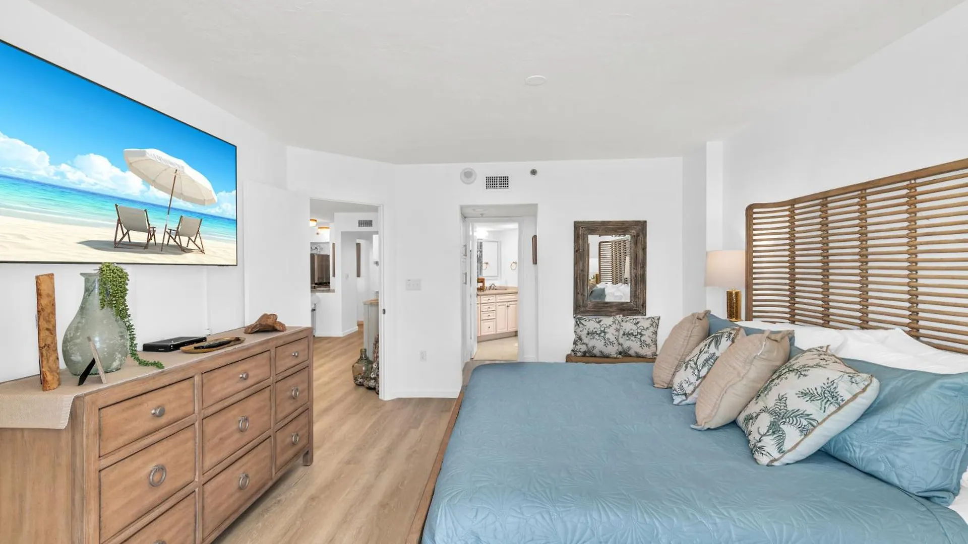Charming 2 Bed South End Beachfront At Popular Somerset Holiday home *