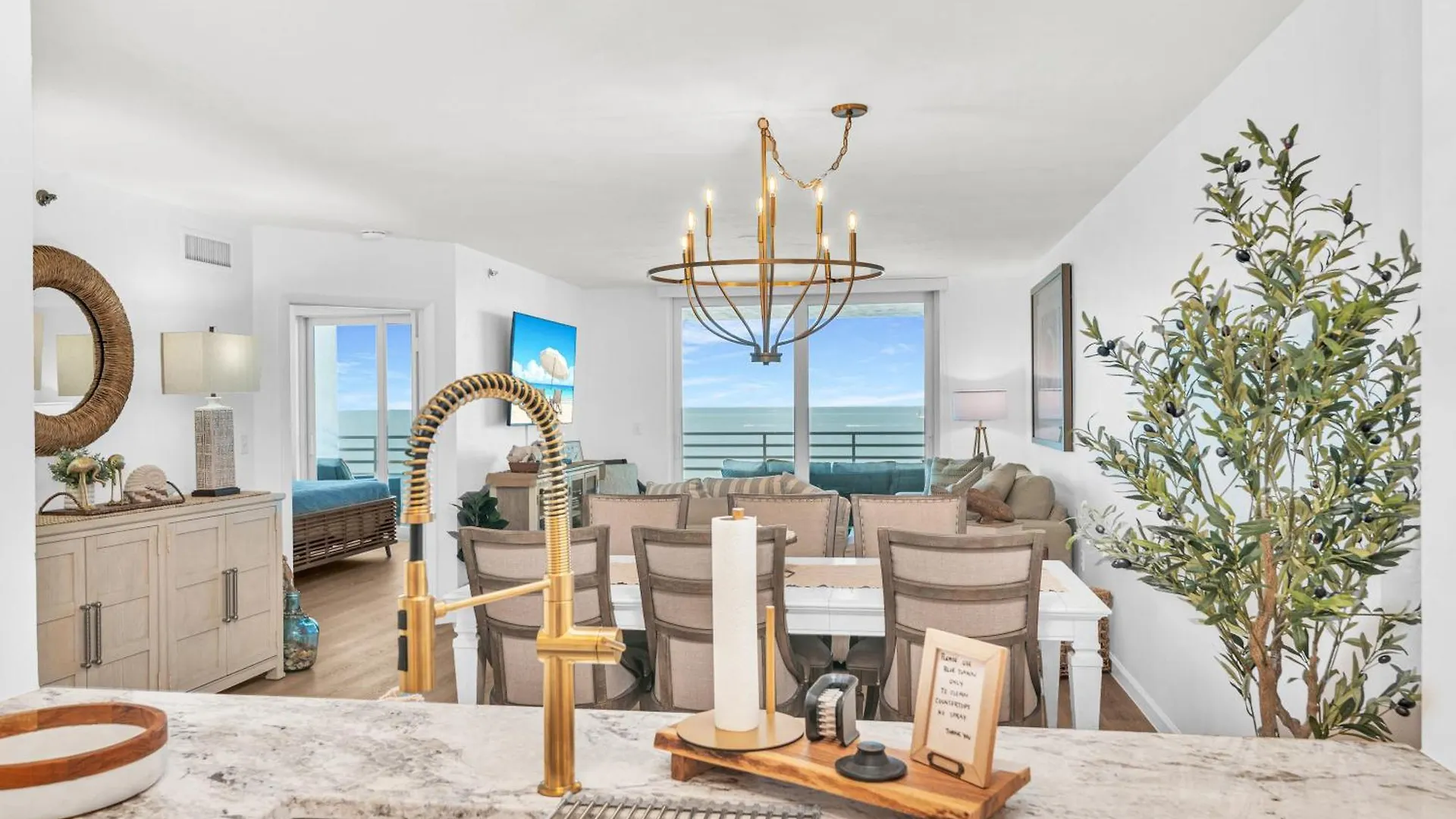 Holiday home Charming 2 Bed South End Beachfront At Popular Somerset