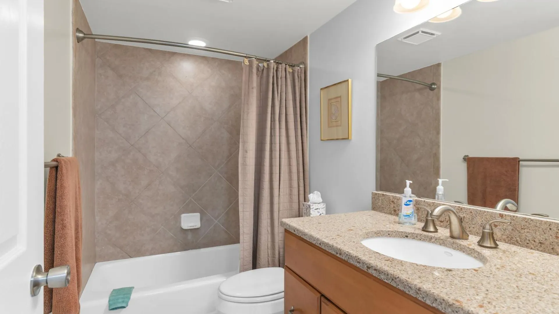 Beachfront 2 Bed 12th Floor I Updated Holiday home *