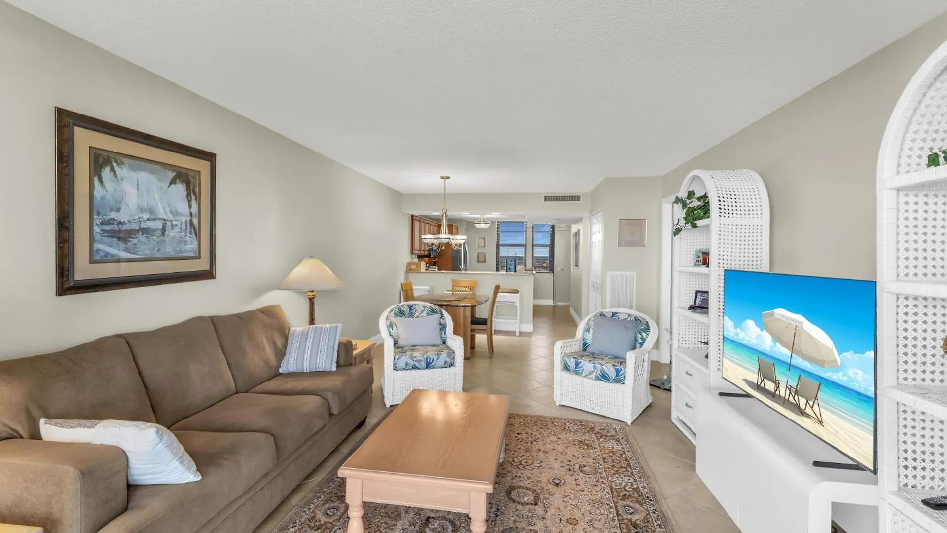 Beachfront 2 Bed 12th Floor I Updated Holiday home *