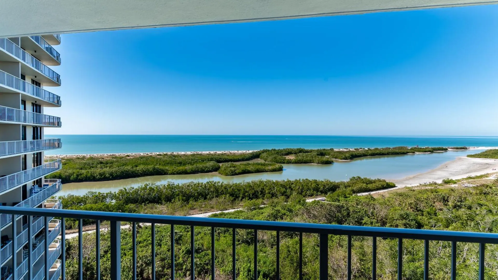 Beachfront 2 Bed 12th Floor I Updated Holiday home Marco Island