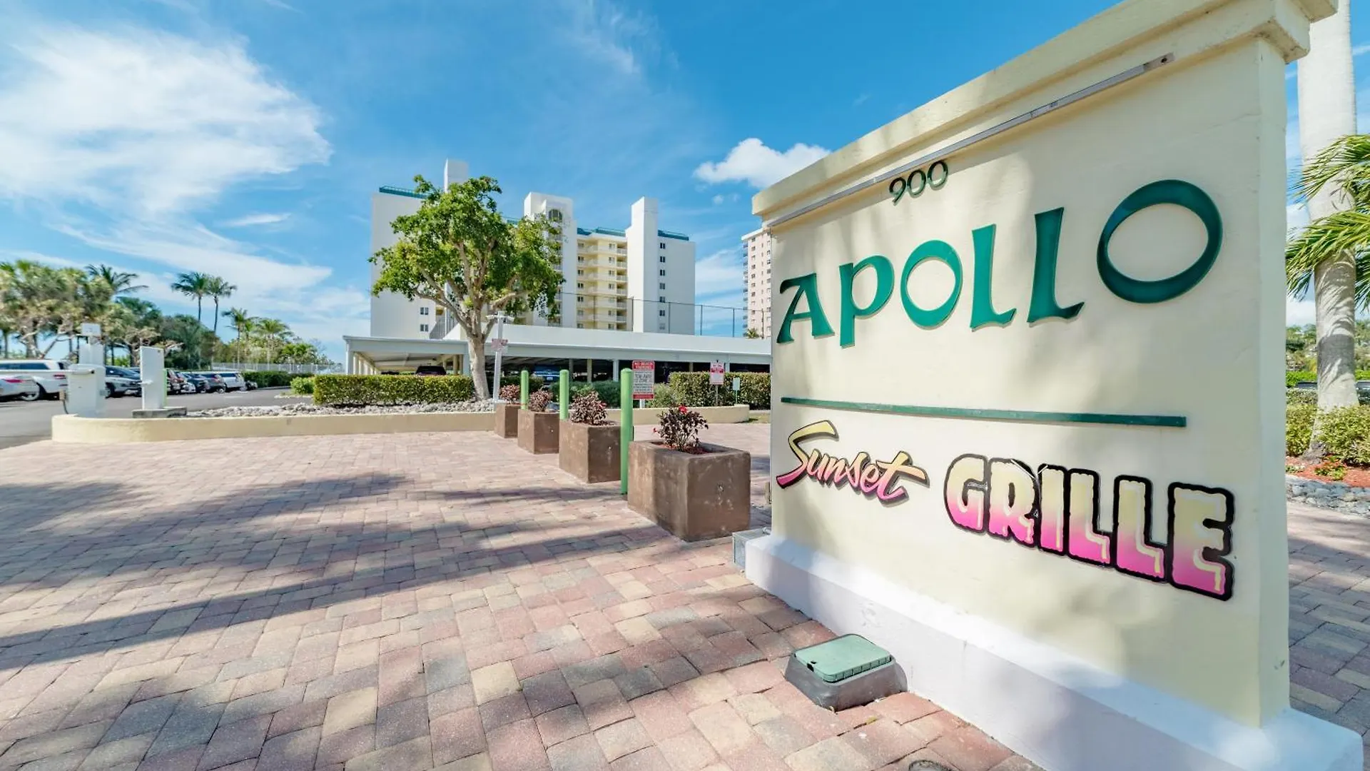 Holiday home Steps Away From The Soft, White, Sandy Beaches Of Beautiful Marco Island!! *
