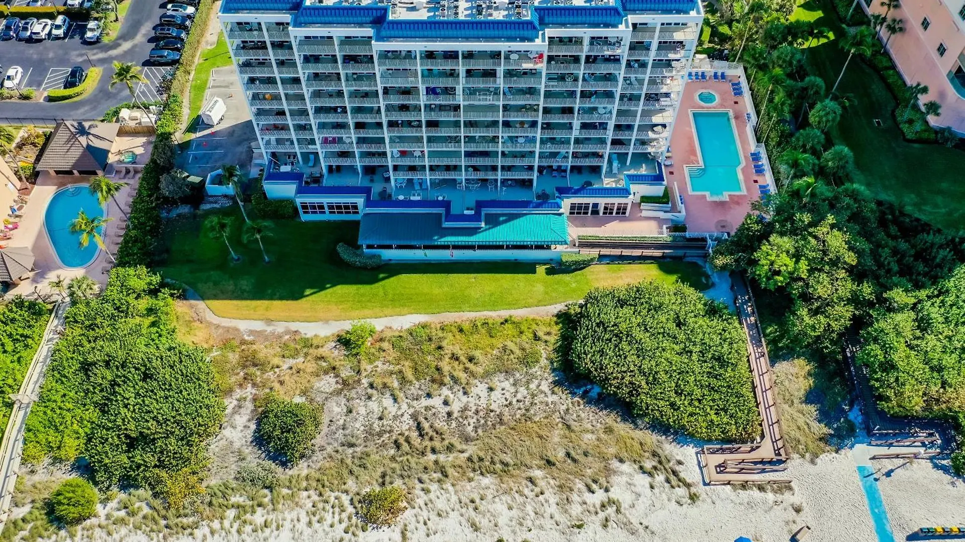 Soft, Sandy Beaches I Long Views From Premiere Over-sized Balcony! Holiday home Marco Island
