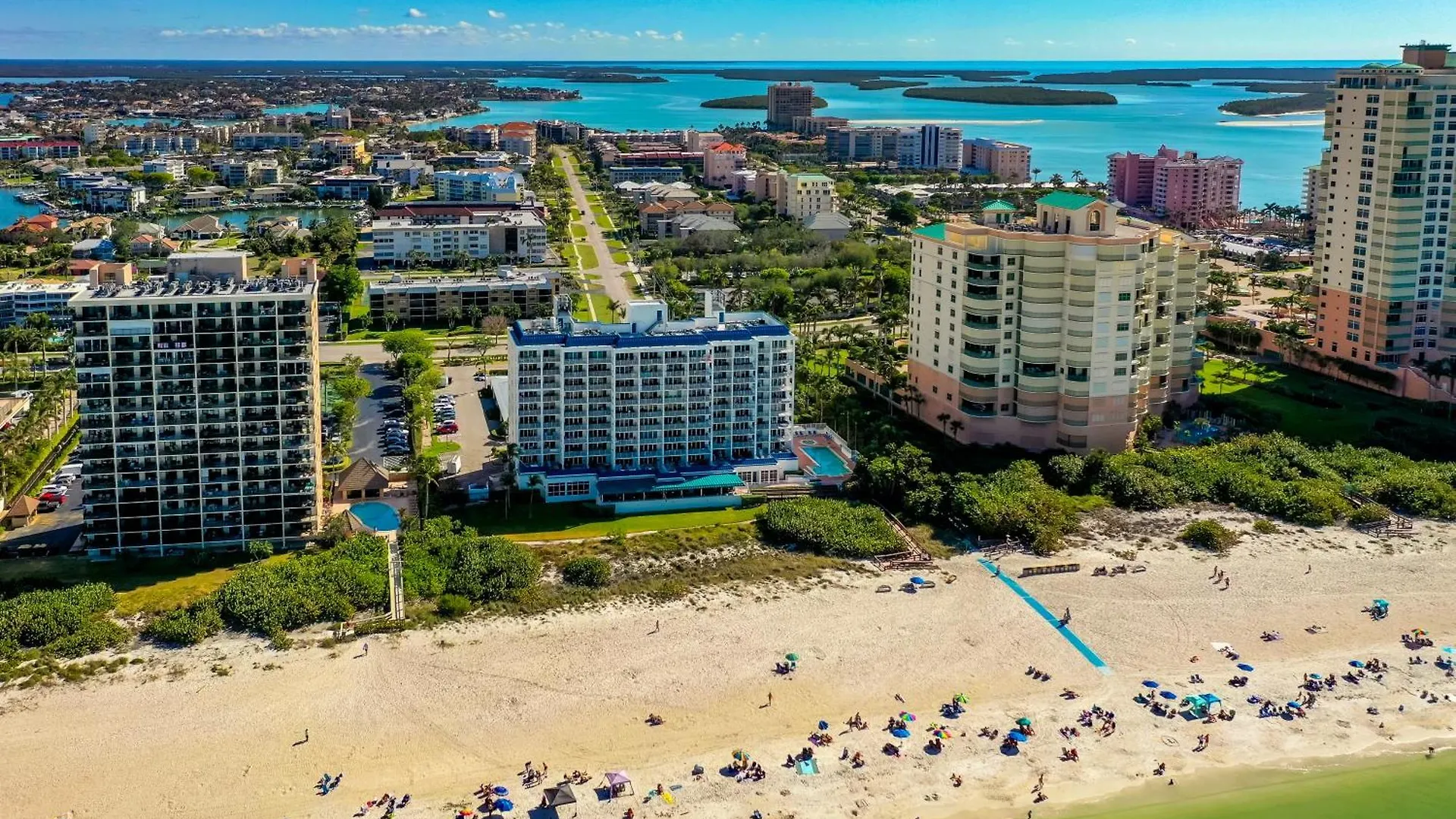 Recently Renovated Beachfront Gem In Paradise! Holiday home Marco Island