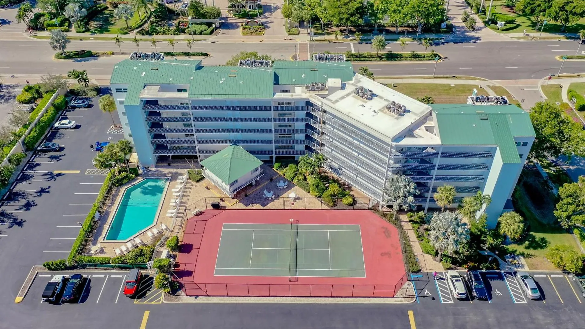 Holiday home Floor Condo, Steps Away From Jw Marriott And Access!! Marco Island