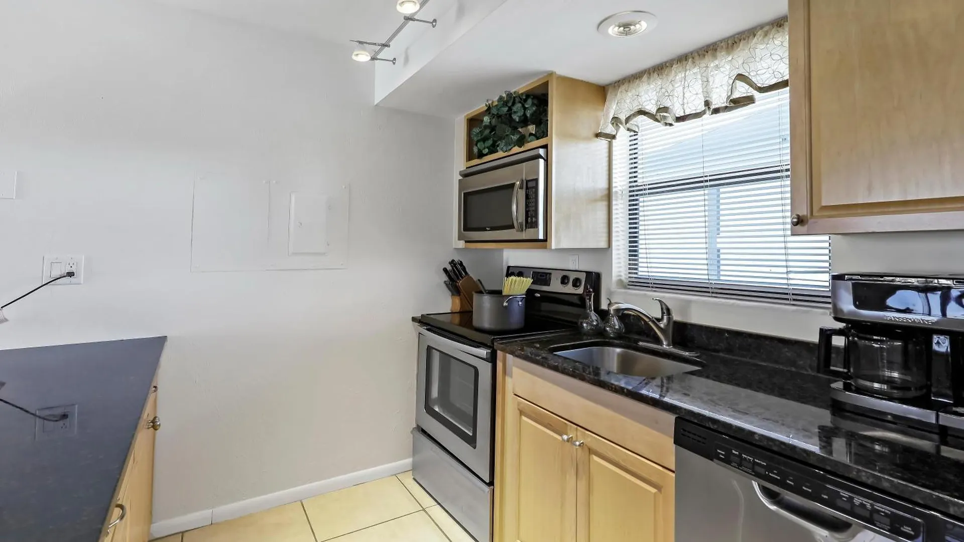 Anglers Cove J-404 * Marco Island