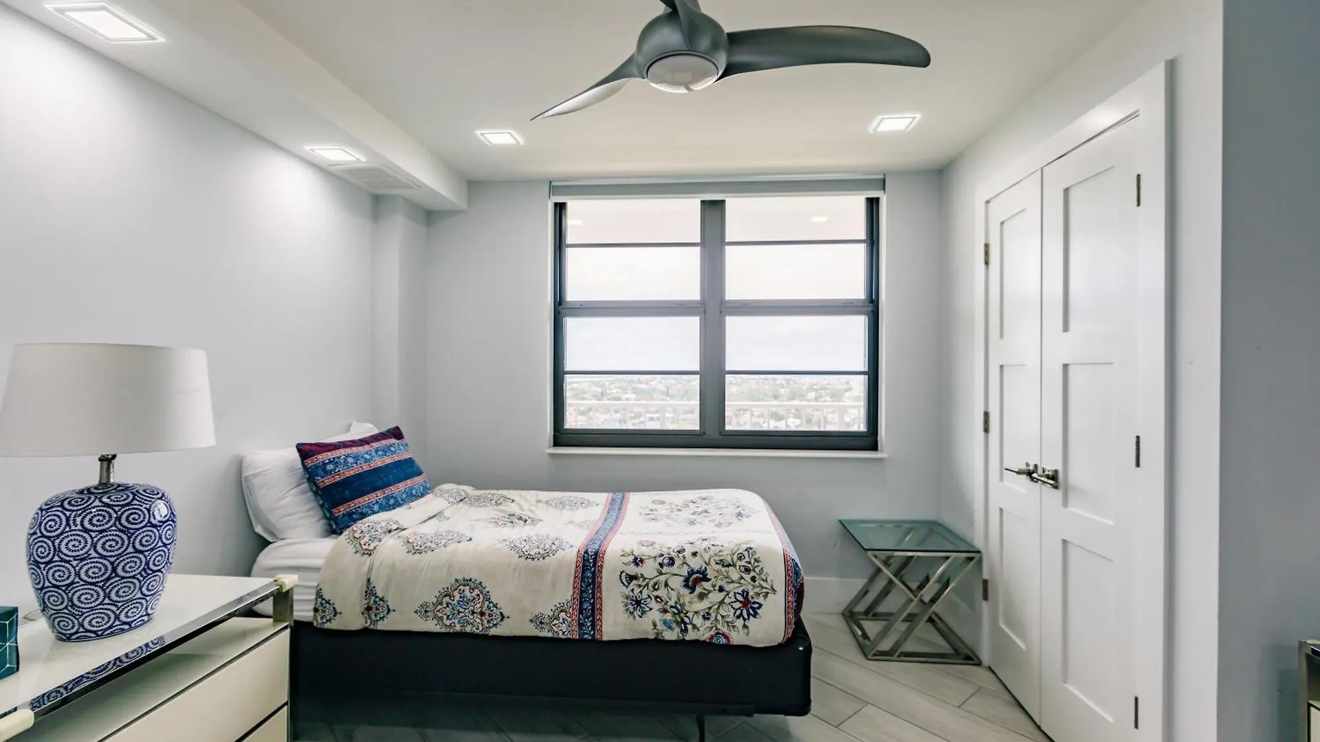 2 Bedroom By The - Splendid Ocean View