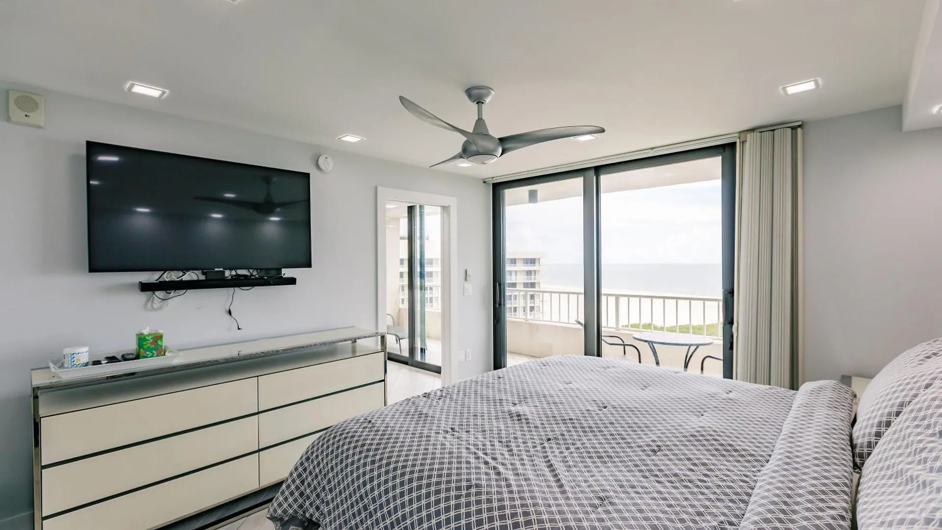 2 Bedroom By The - Splendid Ocean View Holiday home *