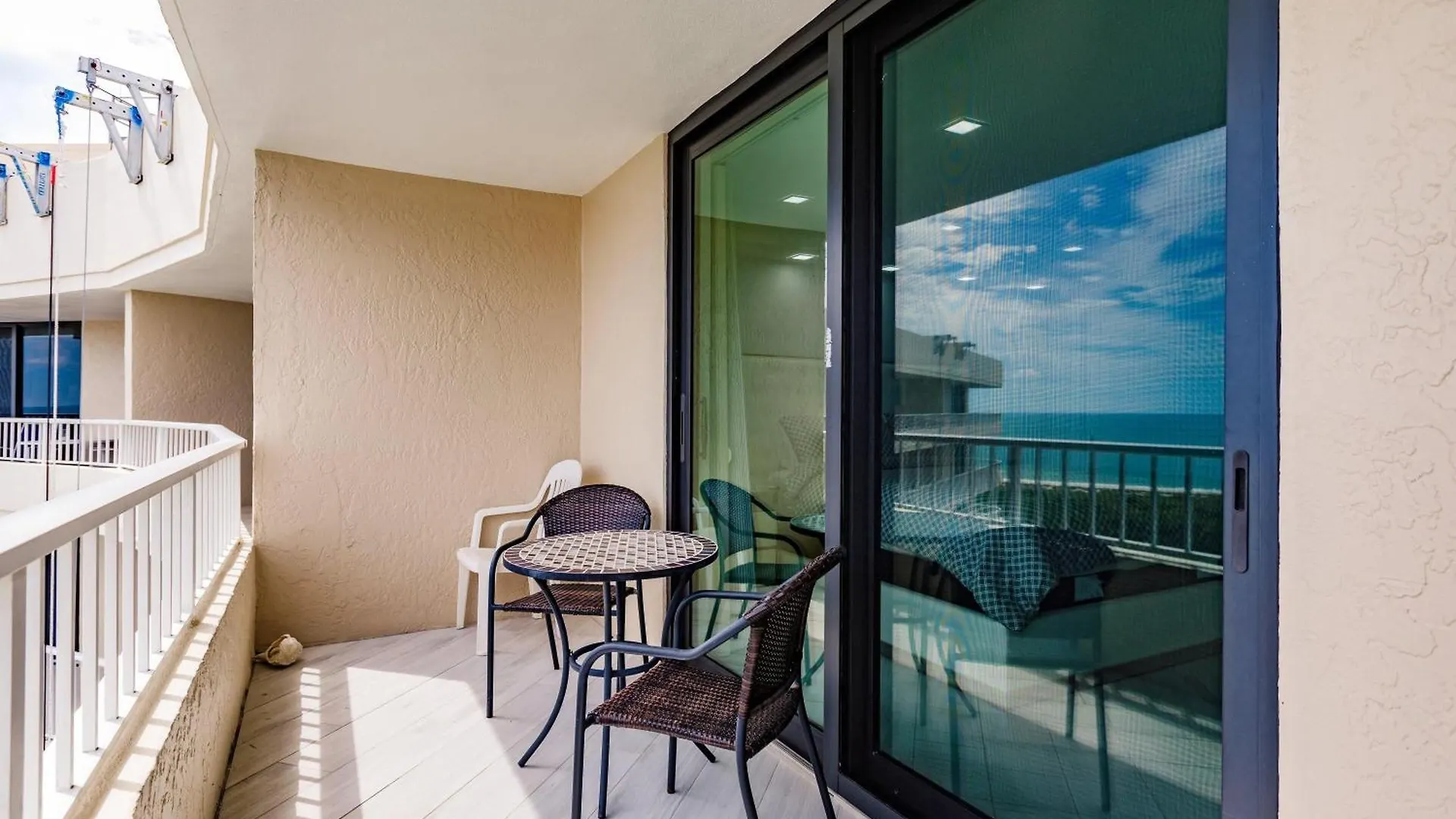 2 Bedroom By The - Splendid Ocean View Holiday home